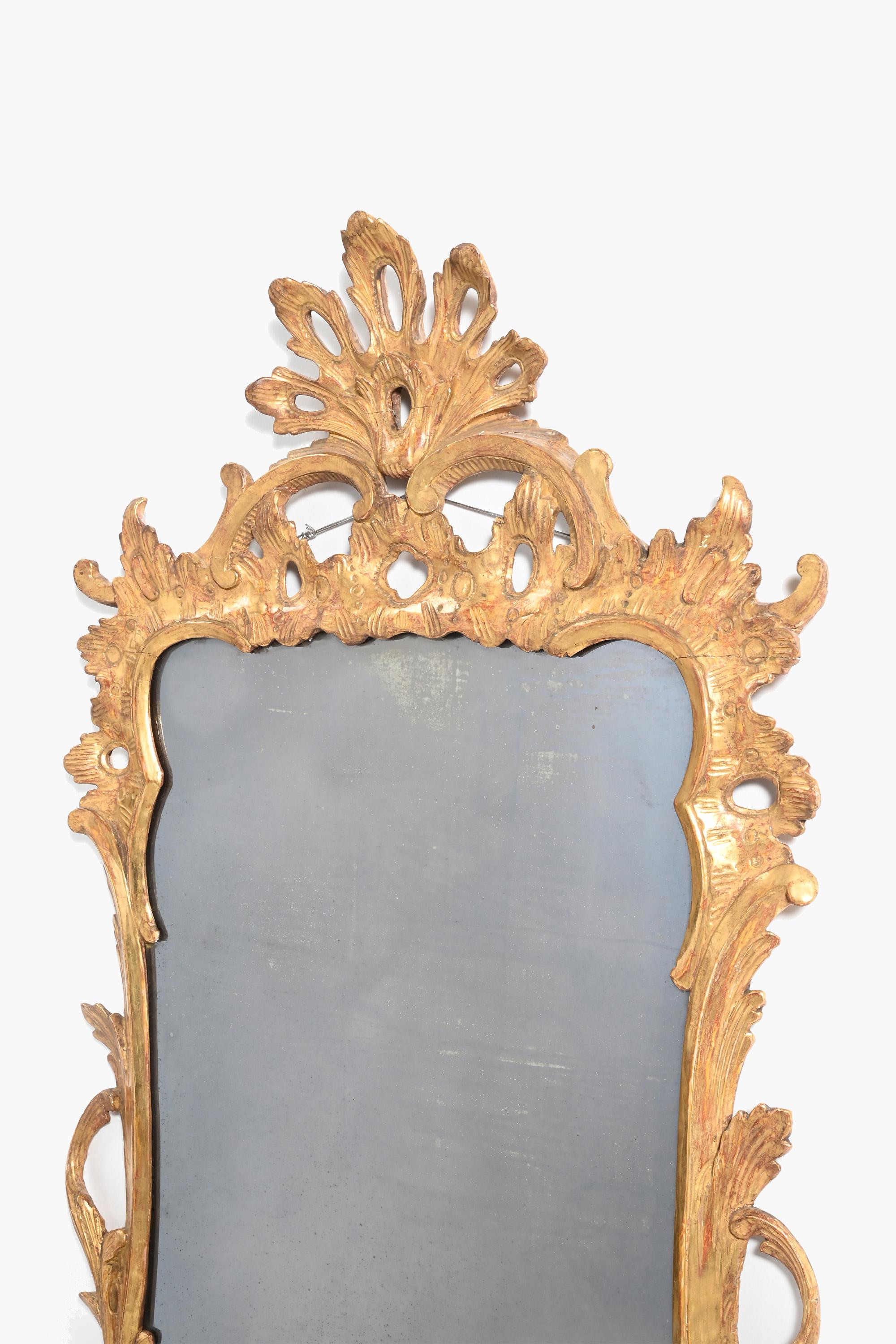 Miroir en bois doré sculpté de la période Chippendale de George III, c.1760 en vente 2