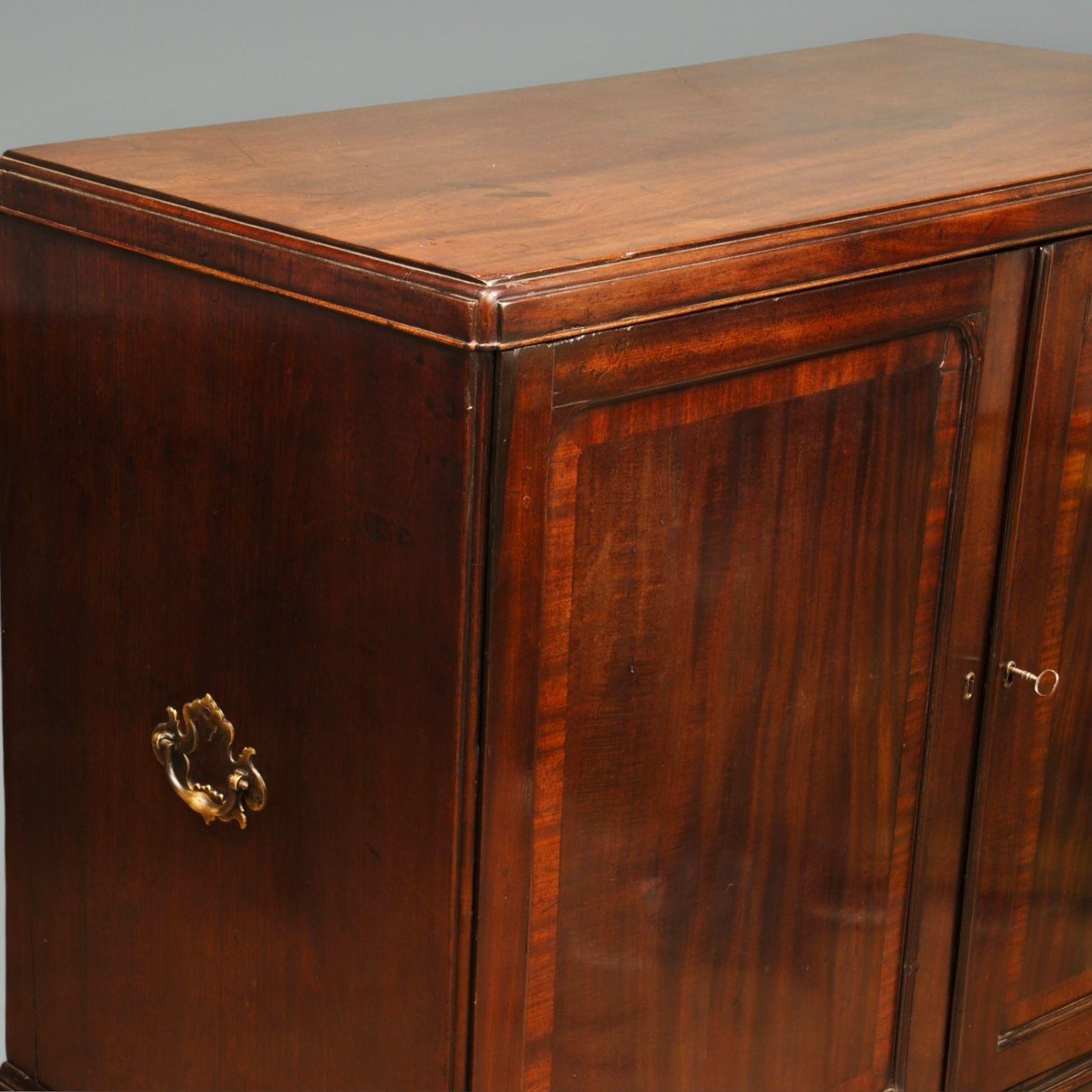English Early George III Mahogany Low Linen Press For Sale