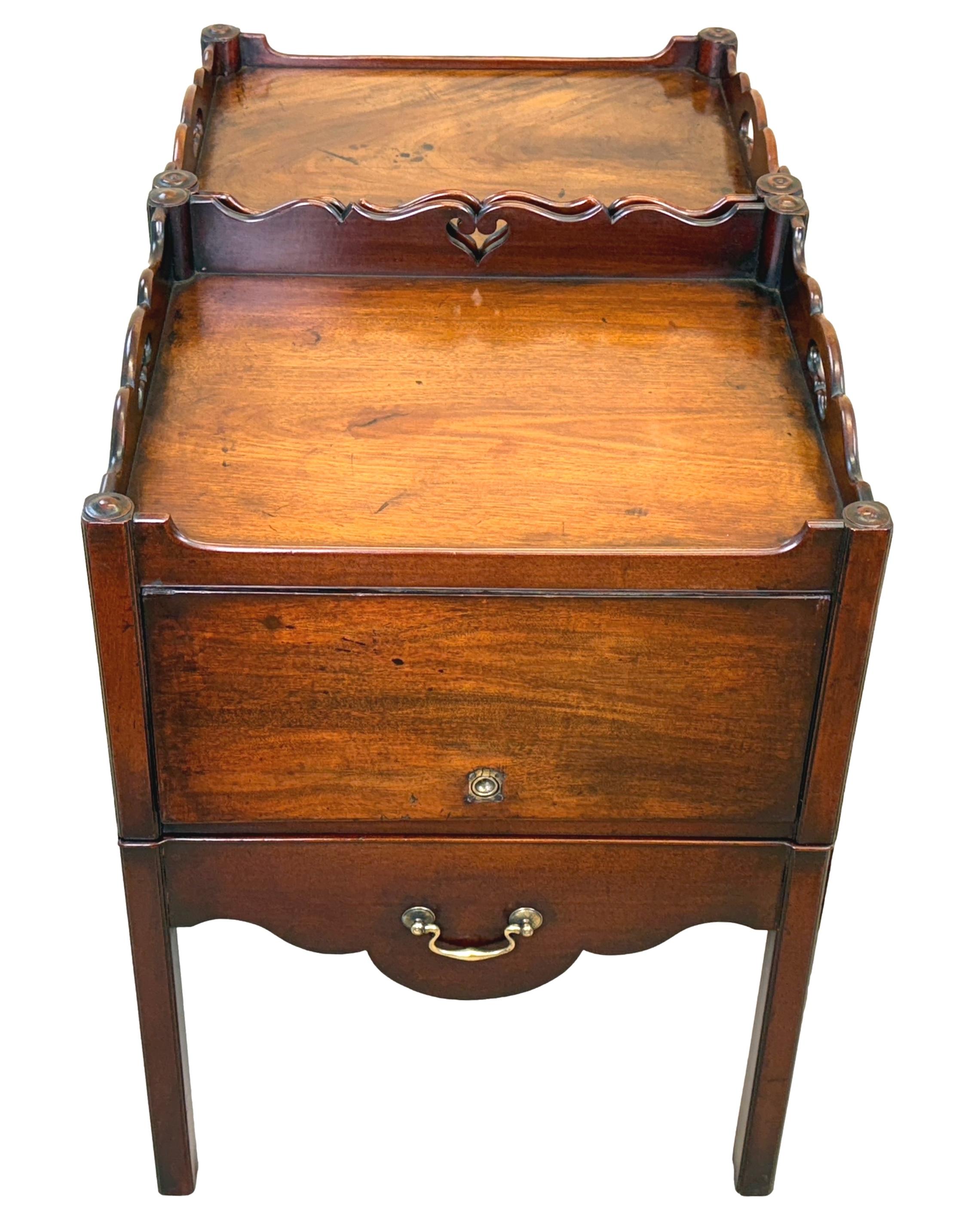 Early George III Pair Of Mahogany Bedside Night Tables 4