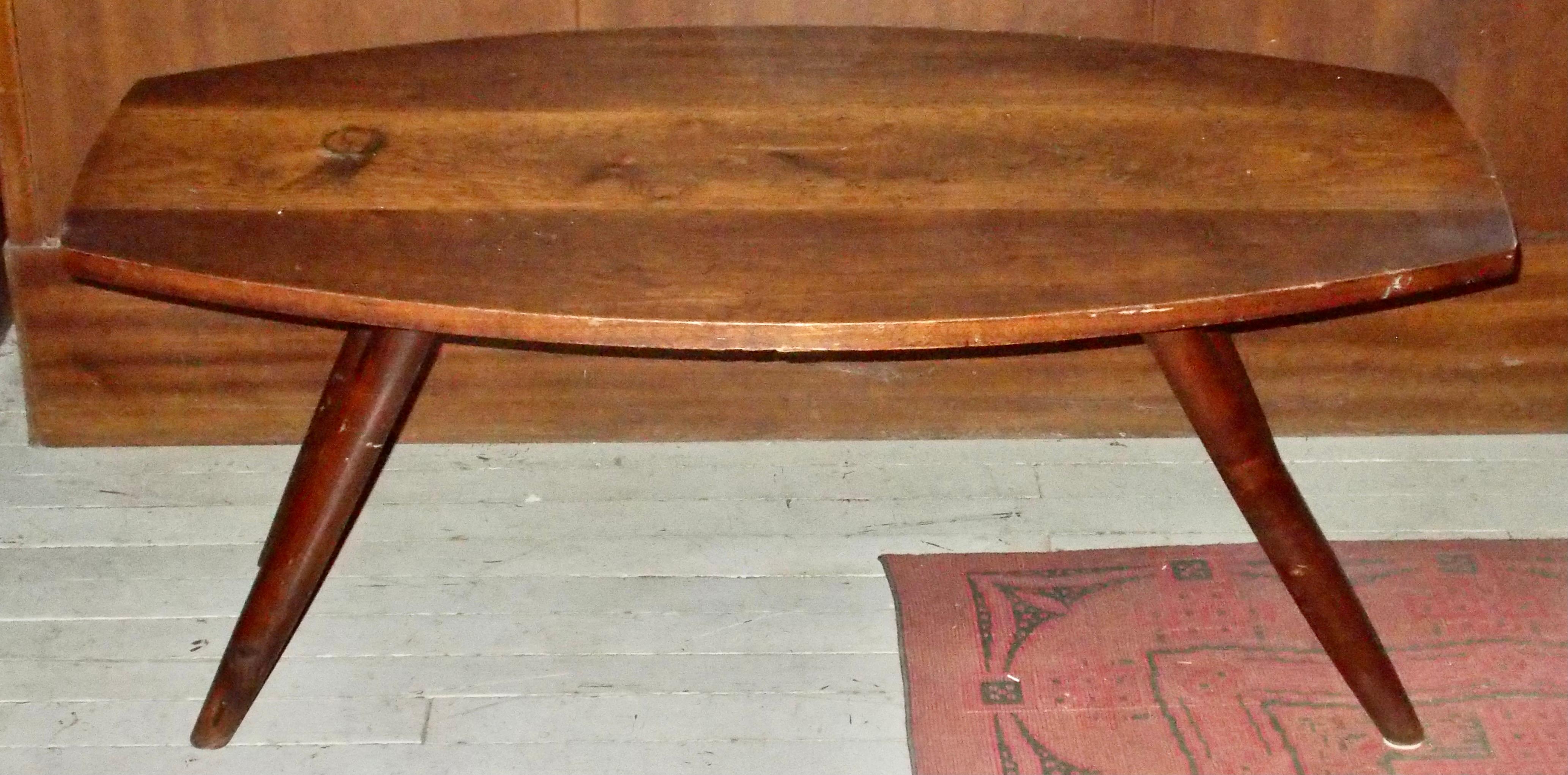 Mid-Century Modern Table basse à pieds tournés des débuts de George Nakashima en vente