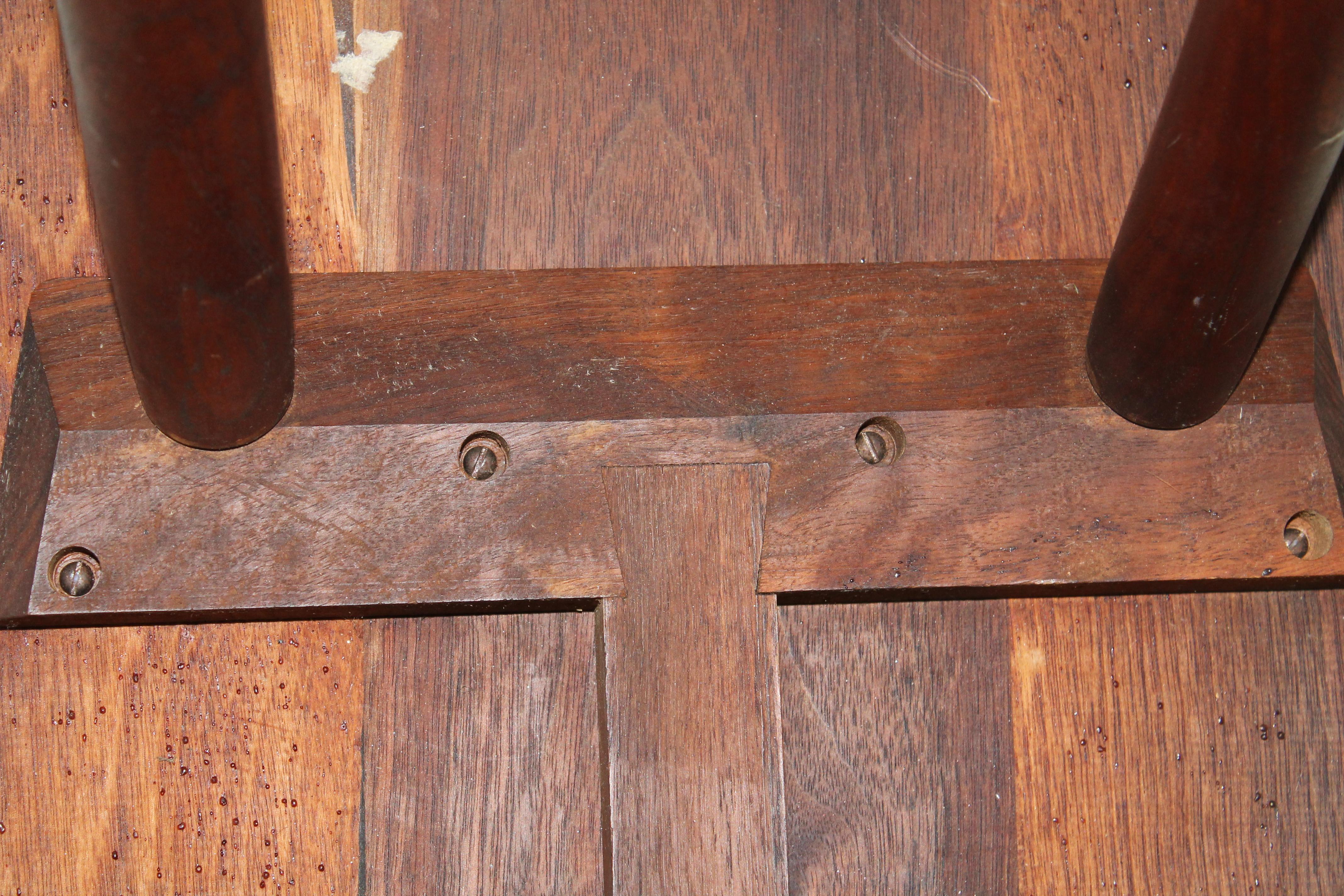 Table basse à pieds tournés des débuts de George Nakashima État moyen - En vente à Sharon, CT