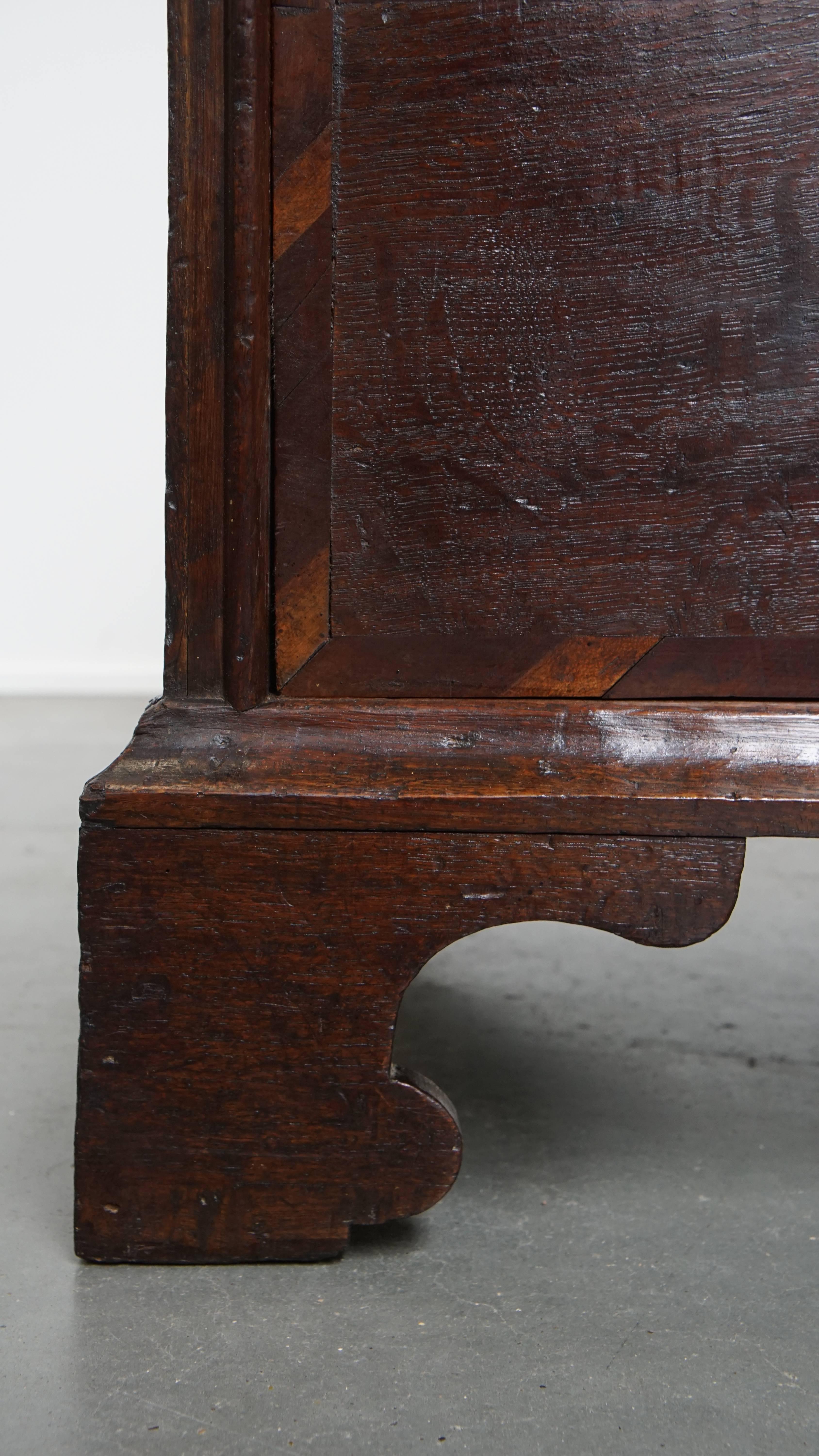 Early Georgian English Antique Oak Chest of Drawers For Sale 3