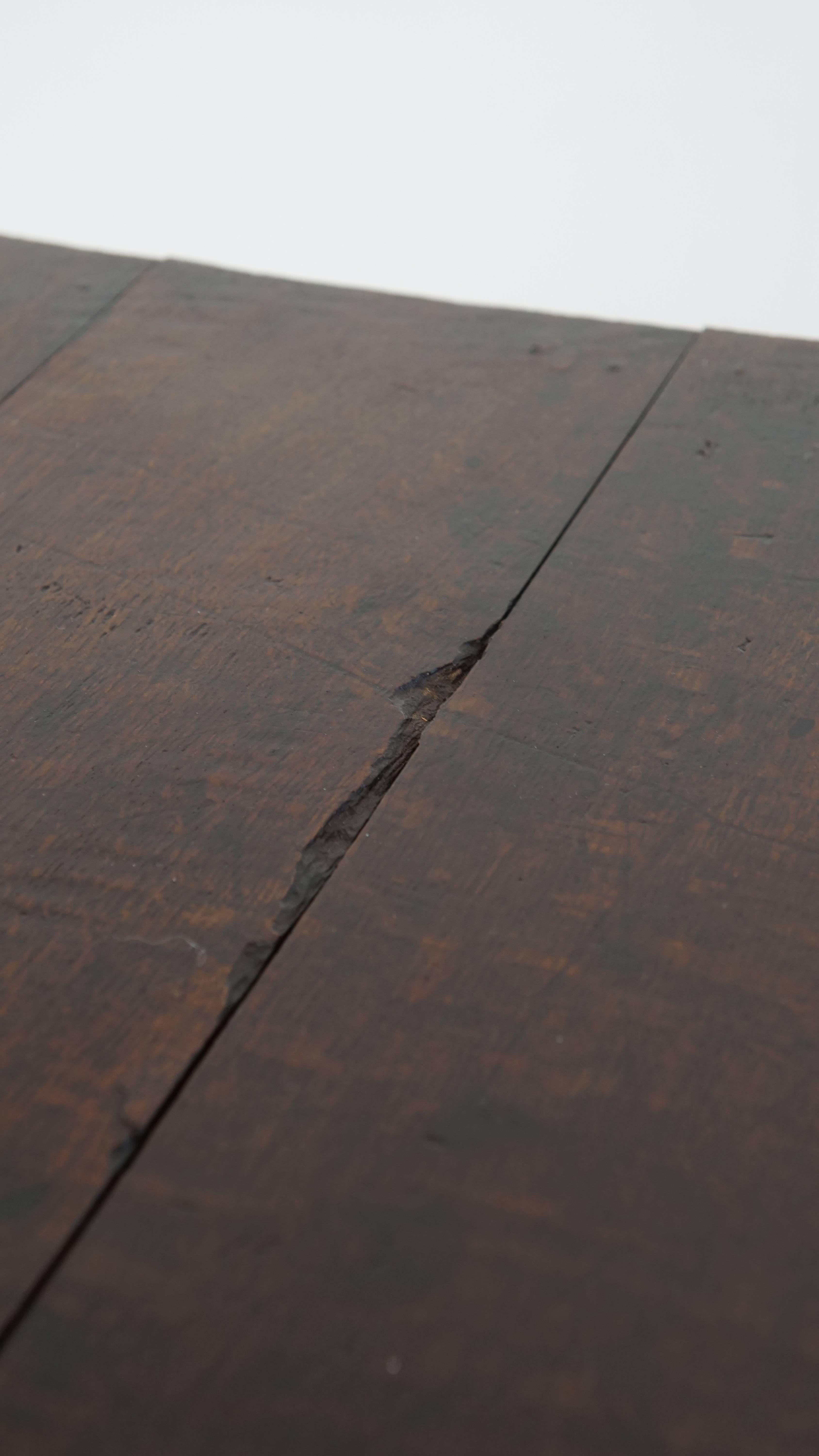 Early Georgian English Antique Oak Chest of Drawers For Sale 4