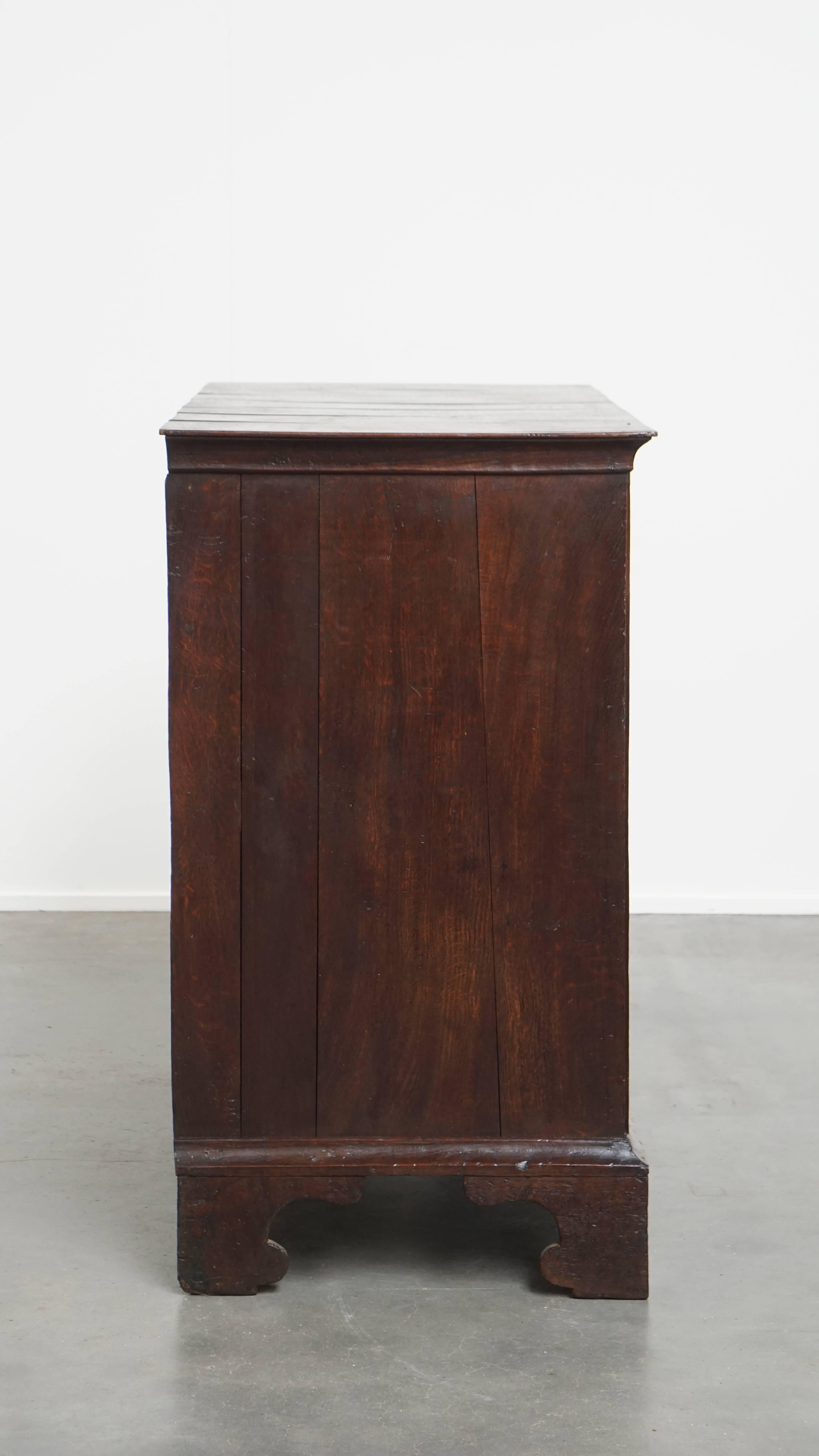Classical Roman Early Georgian English Antique Oak Chest of Drawers For Sale