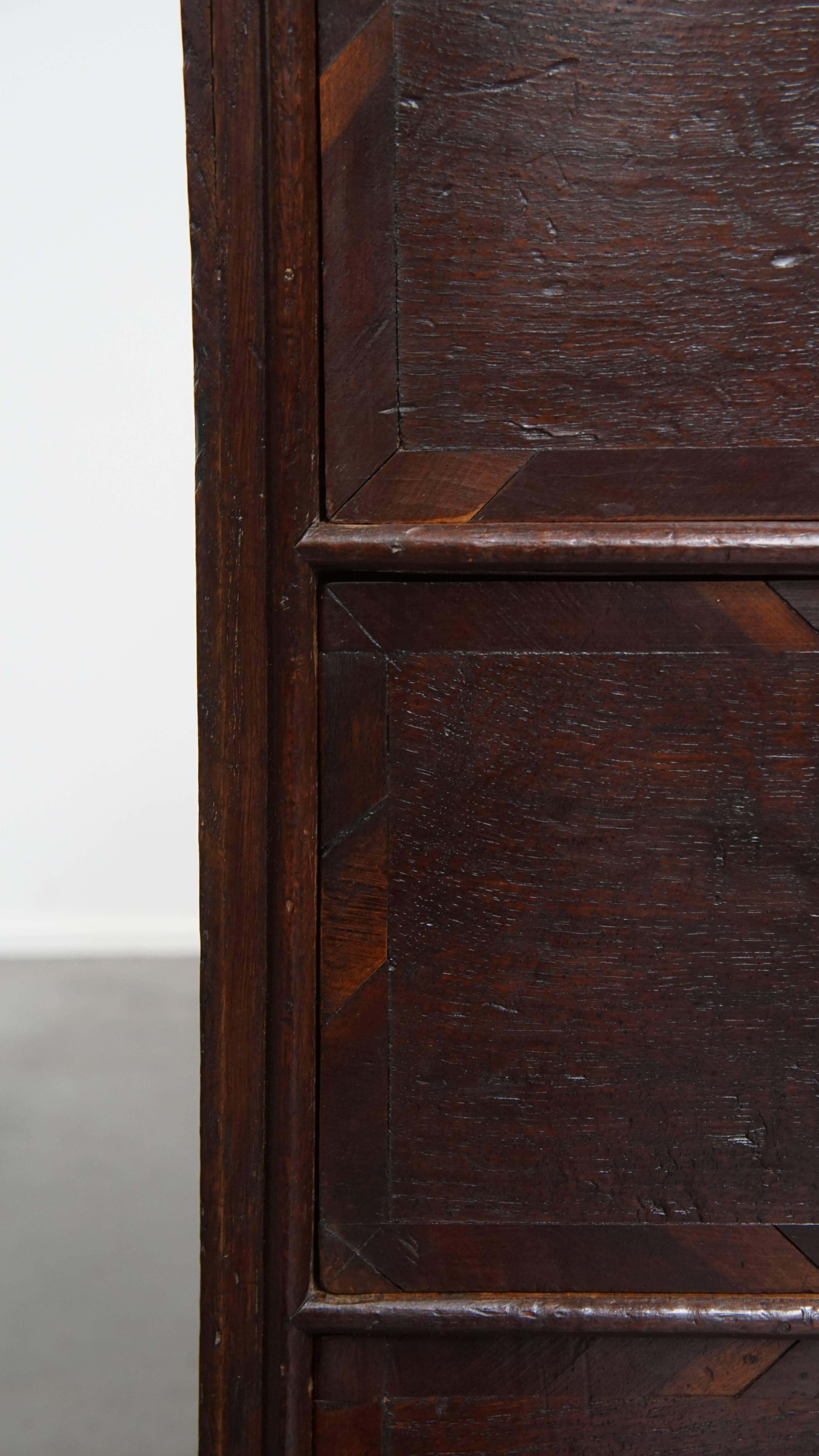 Early Georgian English Antique Oak Chest of Drawers For Sale 2