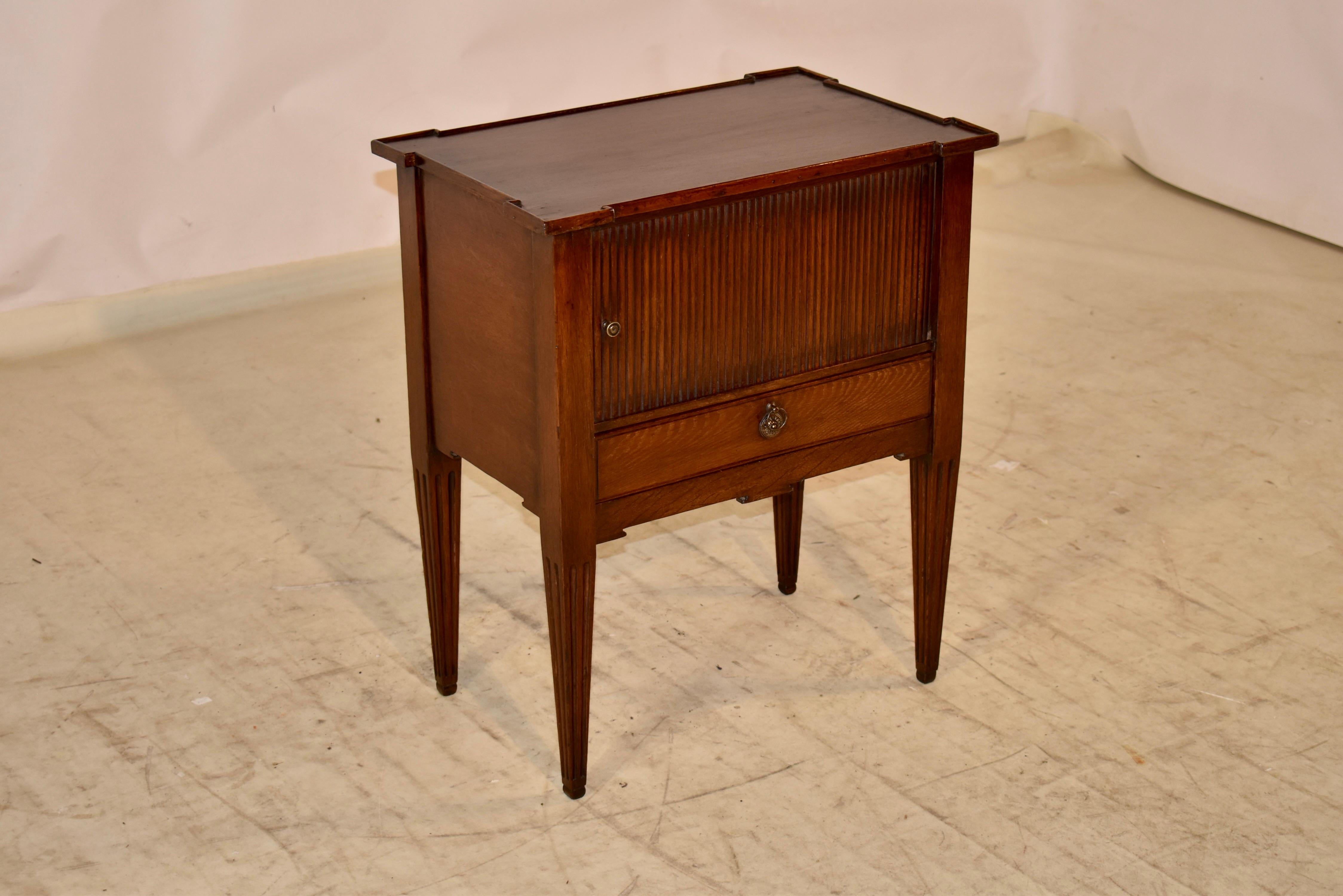 Early Georgian Mahogany Bedside Cupboard In Good Condition For Sale In High Point, NC