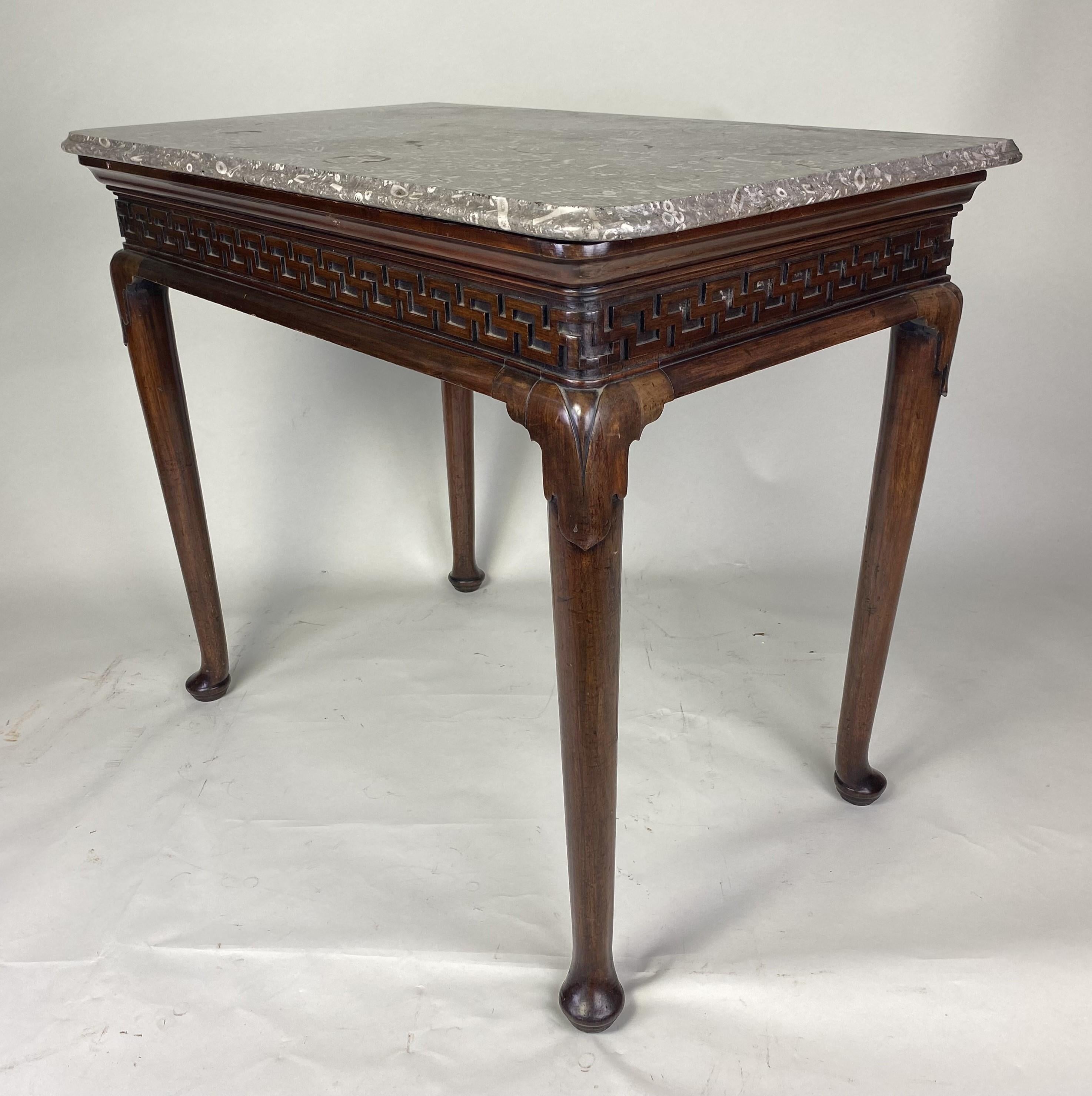 Early Georgian mahogany marble top Hall or Side Table In Good Condition For Sale In Folkestone, GB