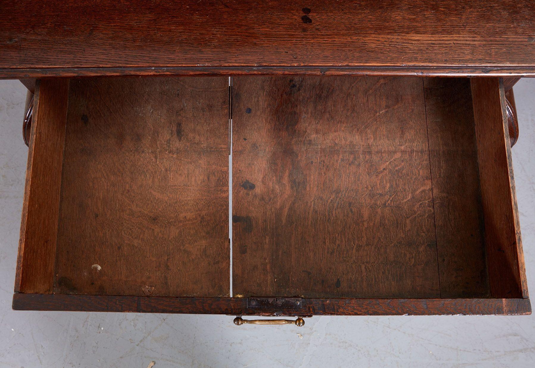 Early Georgian Oak Side Table For Sale 10