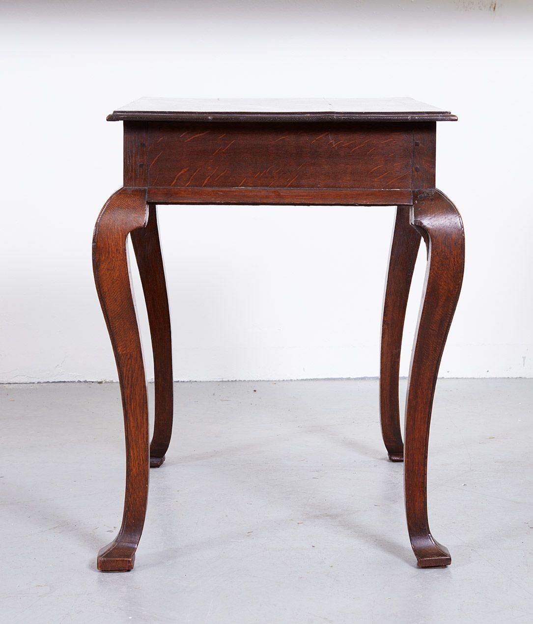 Early Georgian Oak Side Table For Sale 4