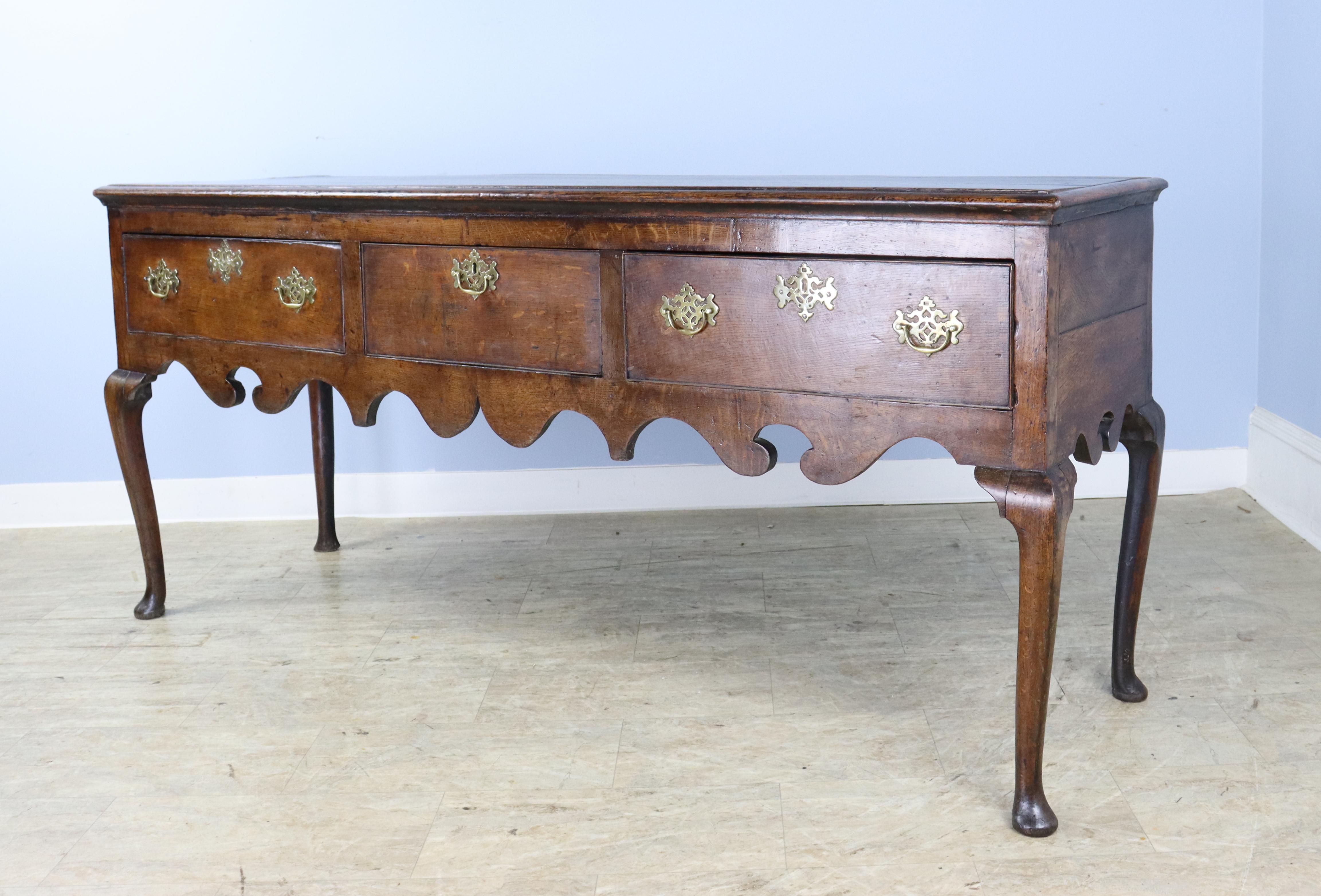 Early Georgian Period Oak Server with Cabriole Legs In Good Condition For Sale In Port Chester, NY