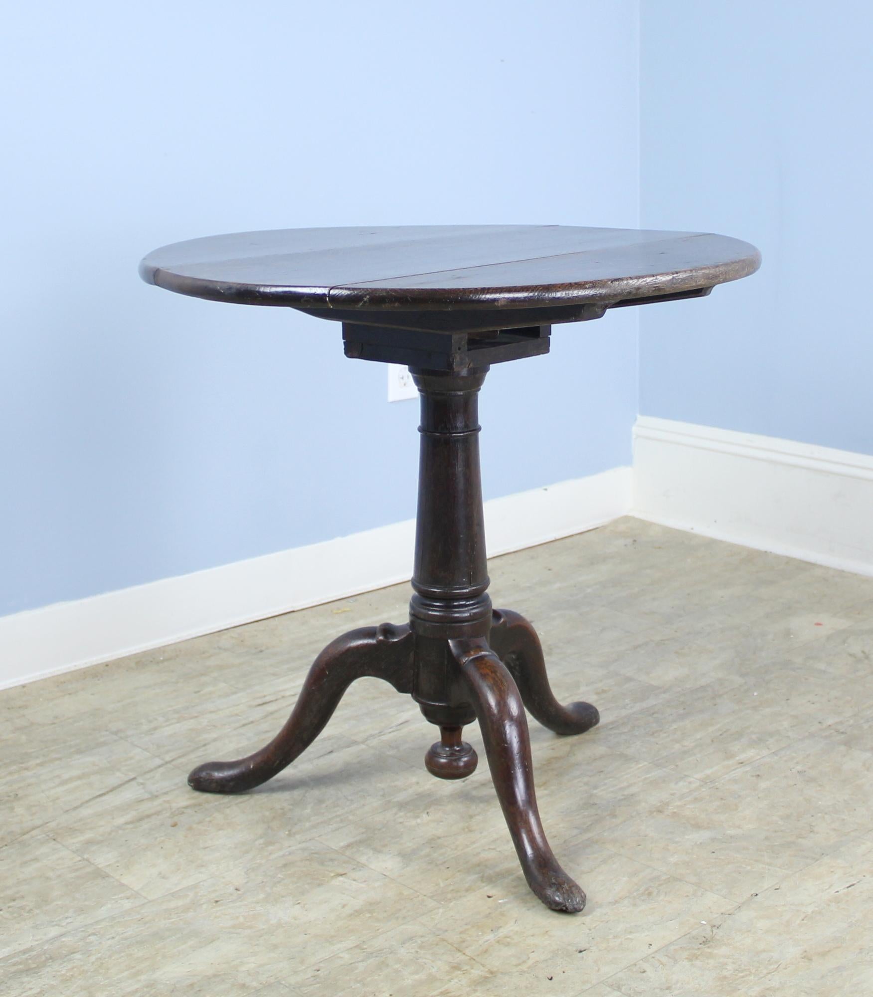 English Early Georgian Period Oak Tripod Based Lamp Table For Sale