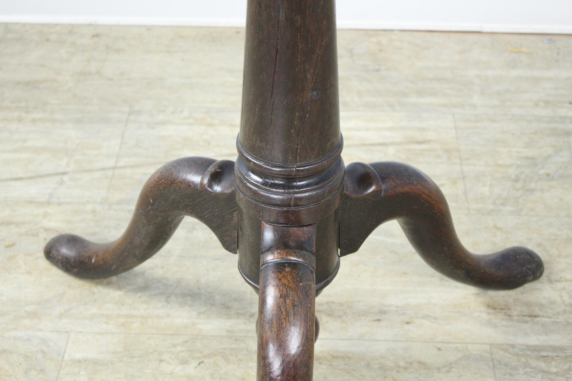Early Georgian Period Oak Tripod Based Lamp Table For Sale 1