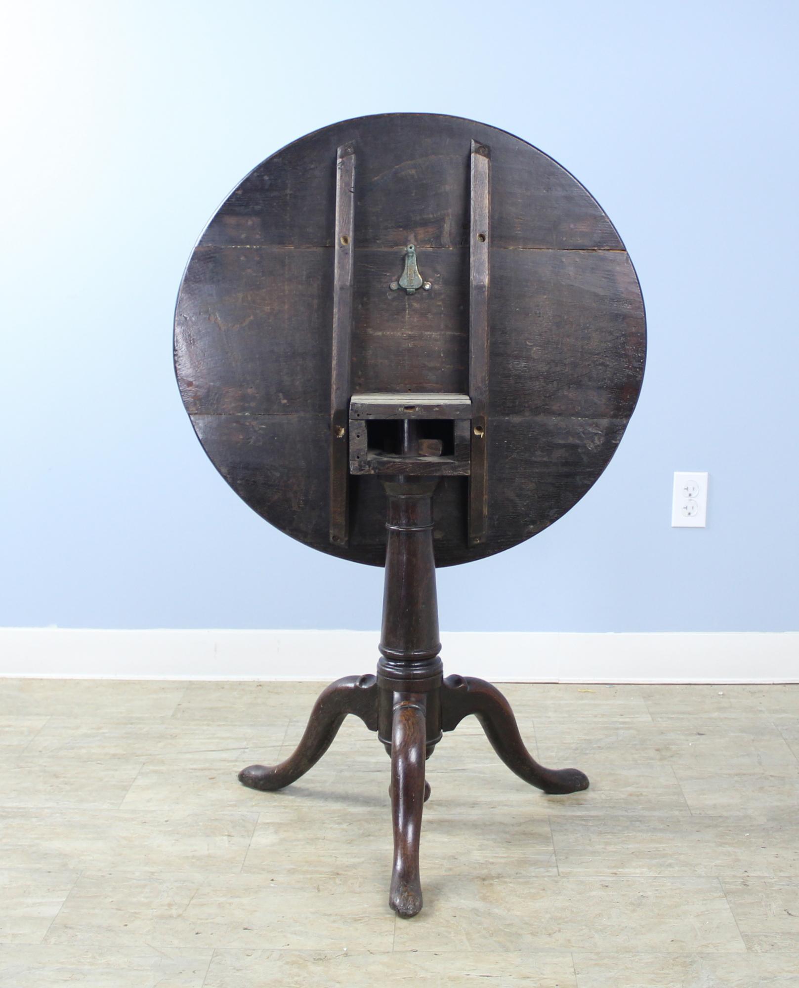 Early Georgian Period Oak Tripod Based Lamp Table For Sale 3