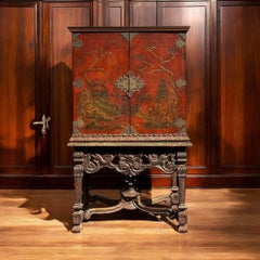 Armario / Escritorio Chinoiserie de Estilo Georgiano con Base Pagoda Tallada