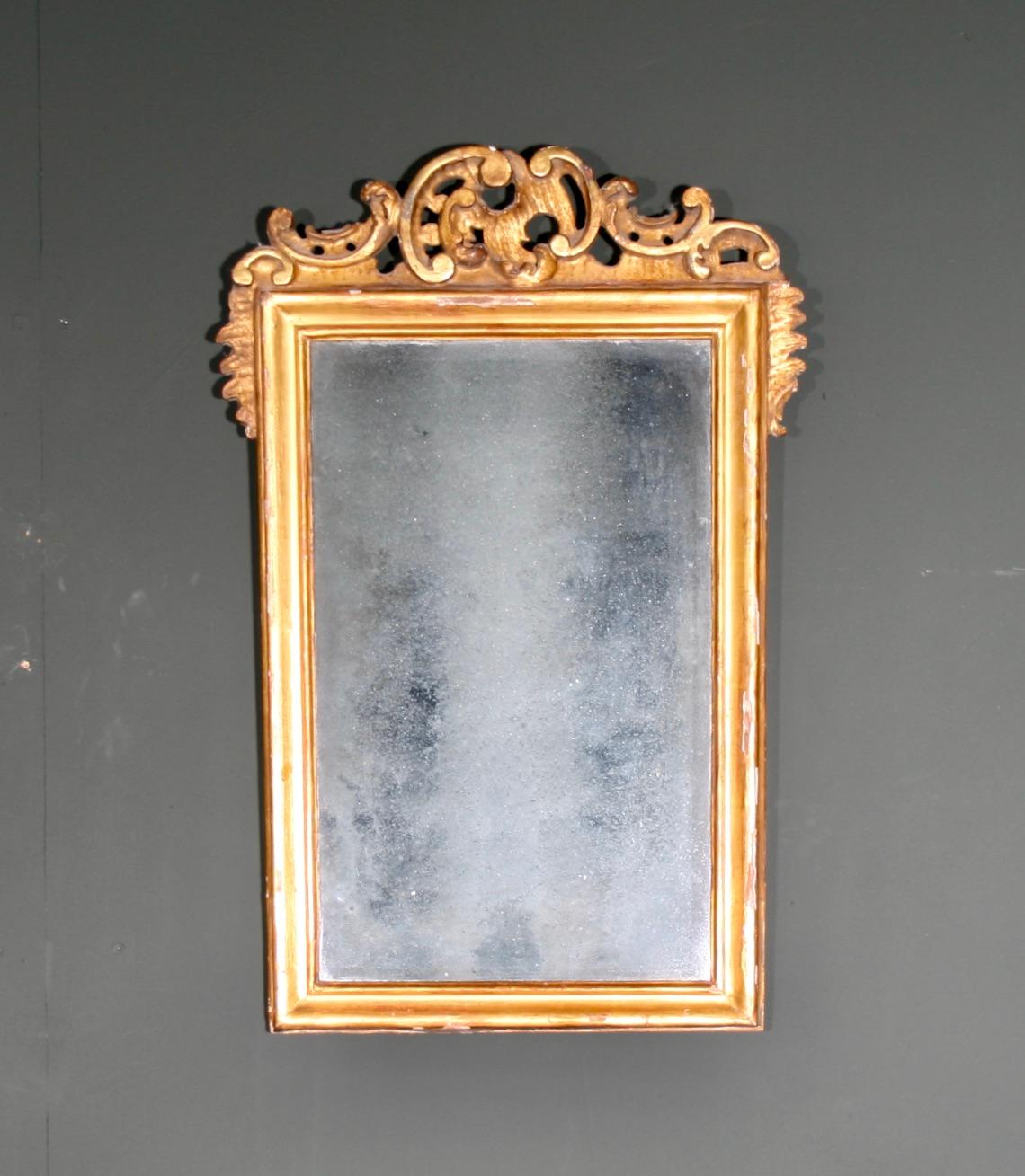 Inglese Early Georgian Wall Mirror with original Mercury Plate in vendita