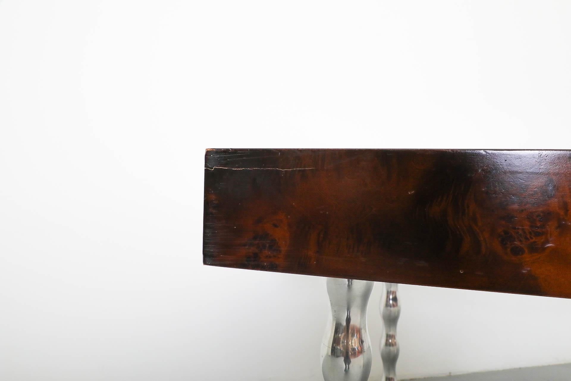 Escritorio antiguo Gerard Van Den Berg para Montis de madera burilada con patas de aluminio fundido en venta 4