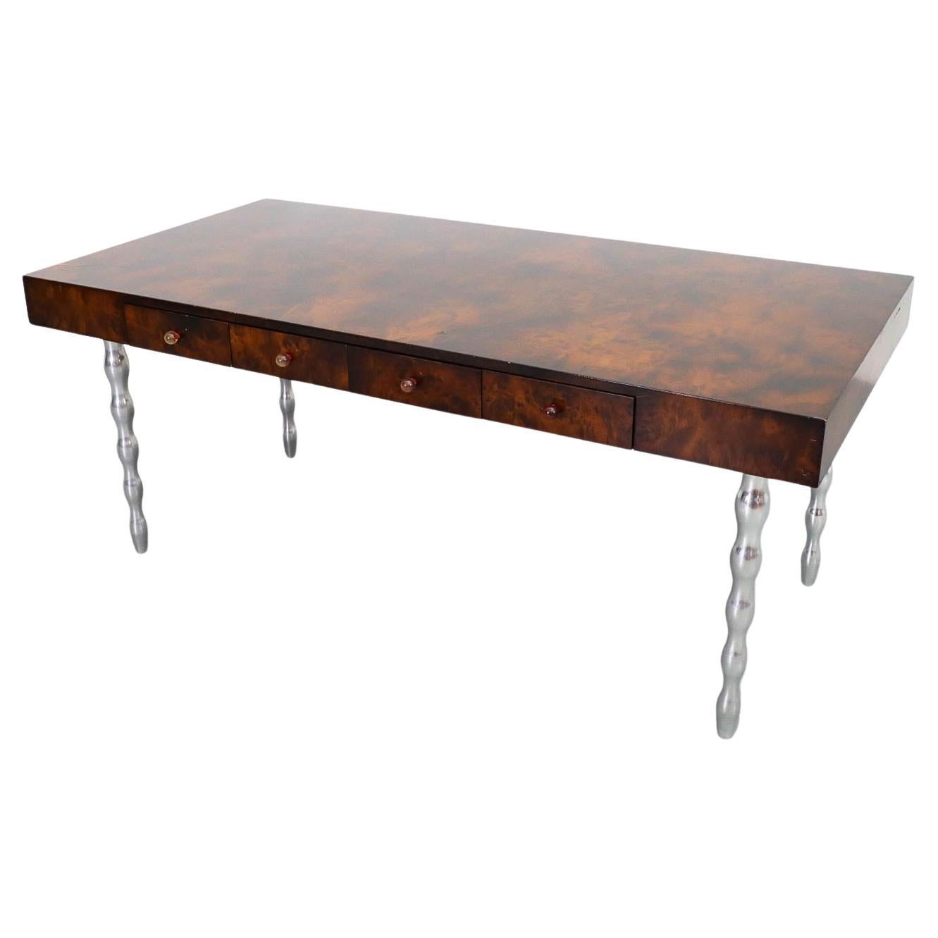 Escritorio antiguo Gerard Van Den Berg para Montis de madera burilada con patas de aluminio fundido en venta