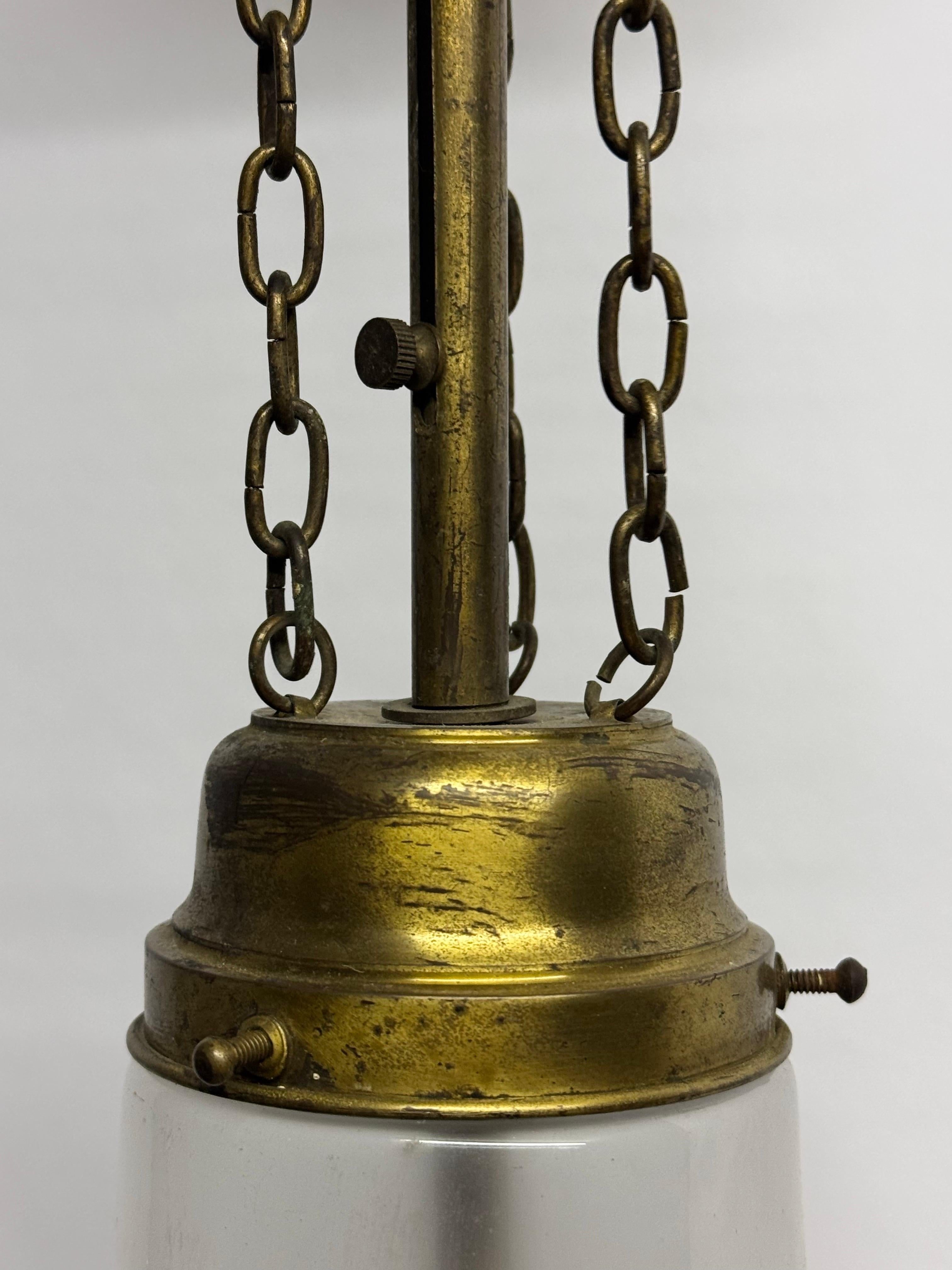 Satinato Ciondolo a luzette in vetro smerigliato e latte di Art Deco tedesco, 1900 in vendita