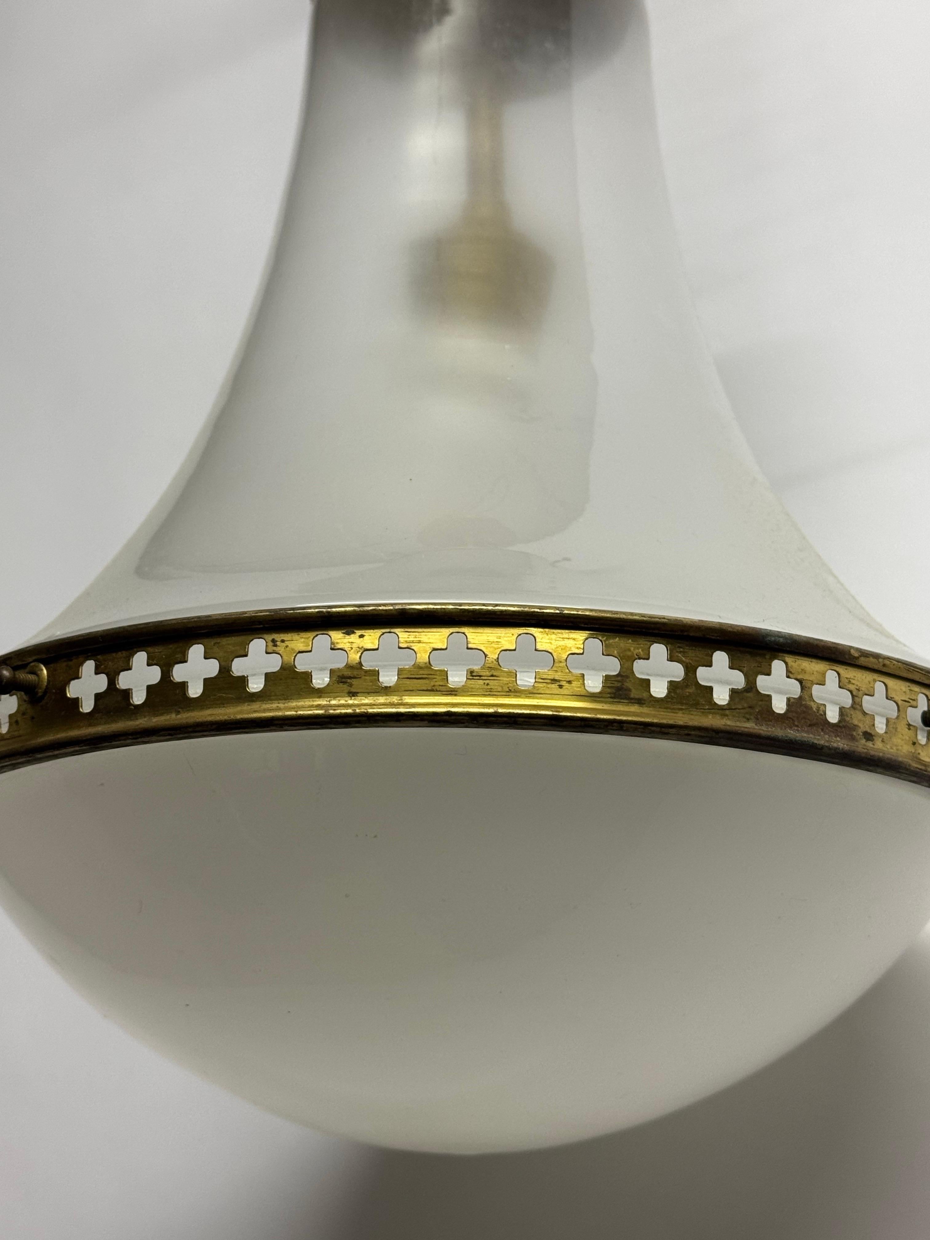 Ciondolo a luzette in vetro smerigliato e latte di Art Deco tedesco, 1900 In condizioni buone in vendita a Wiesbaden, Hessen
