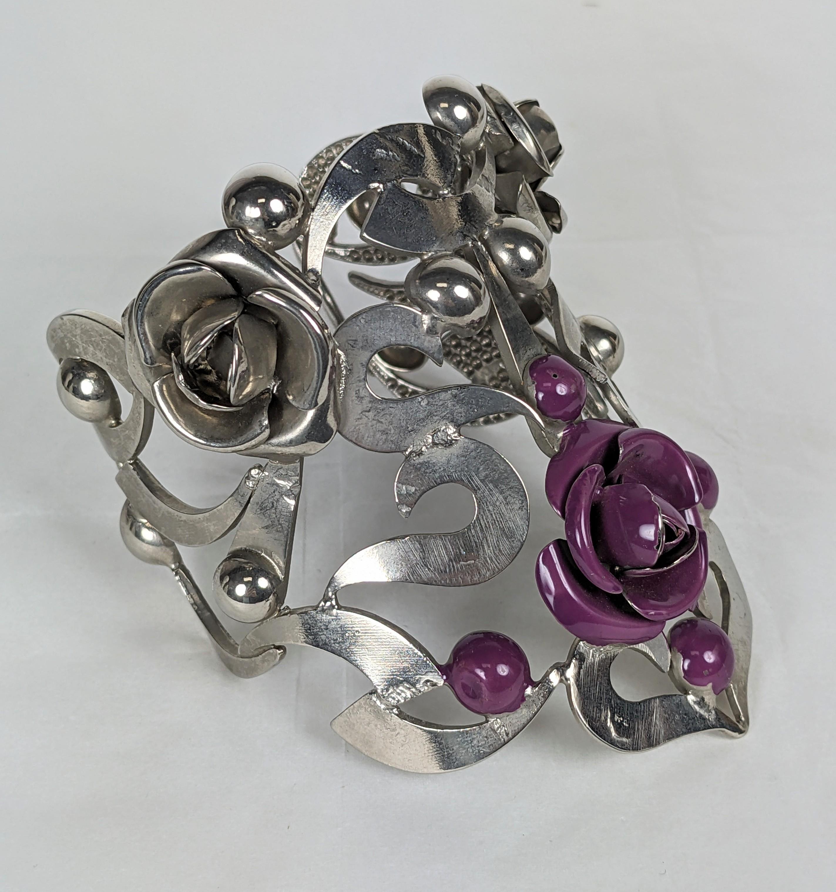 Bracciale floreale con smalto di Gianni Versace In condizioni buone in vendita a New York, NY