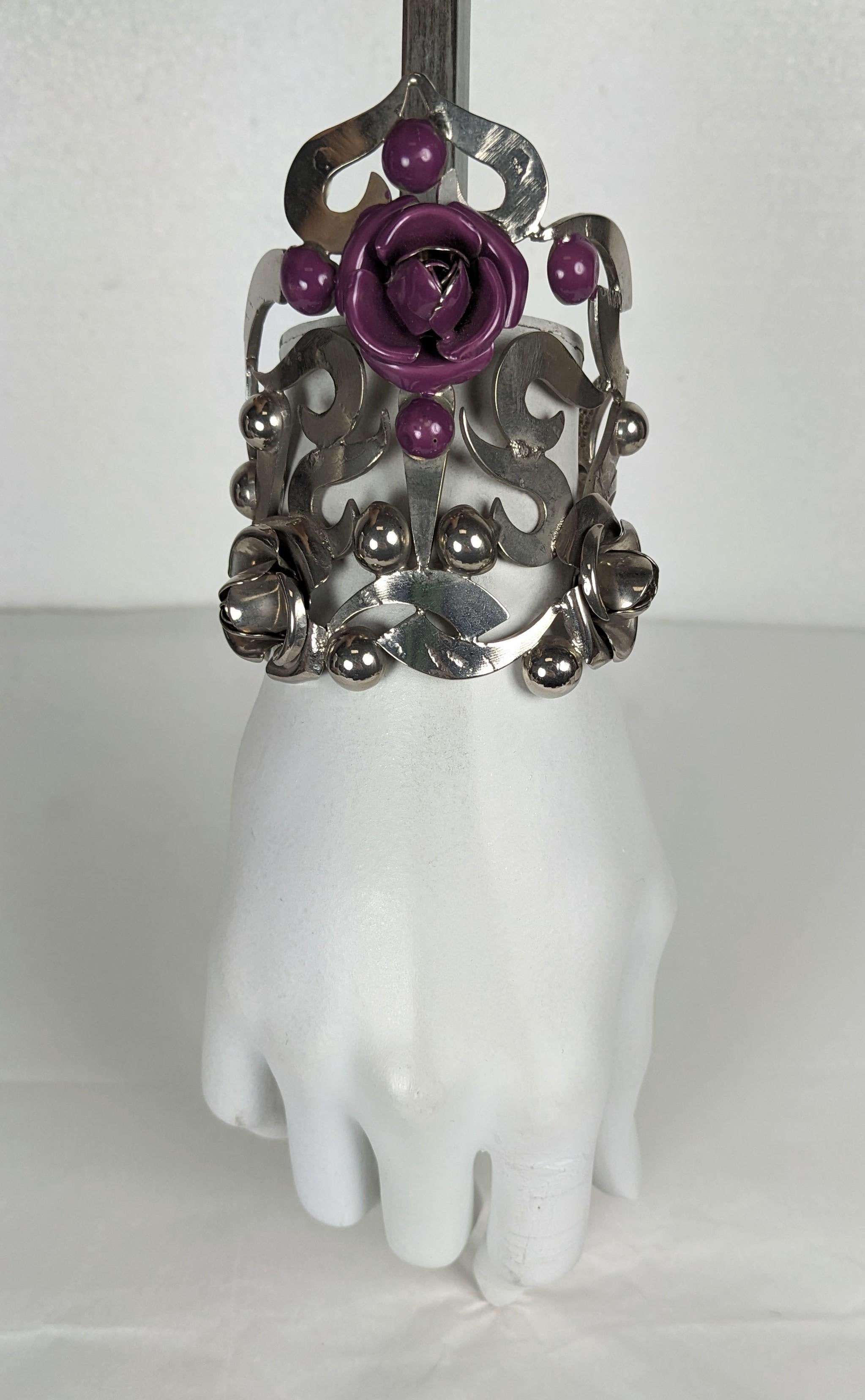 Bracciale floreale con smalto di Gianni Versace in vendita 2