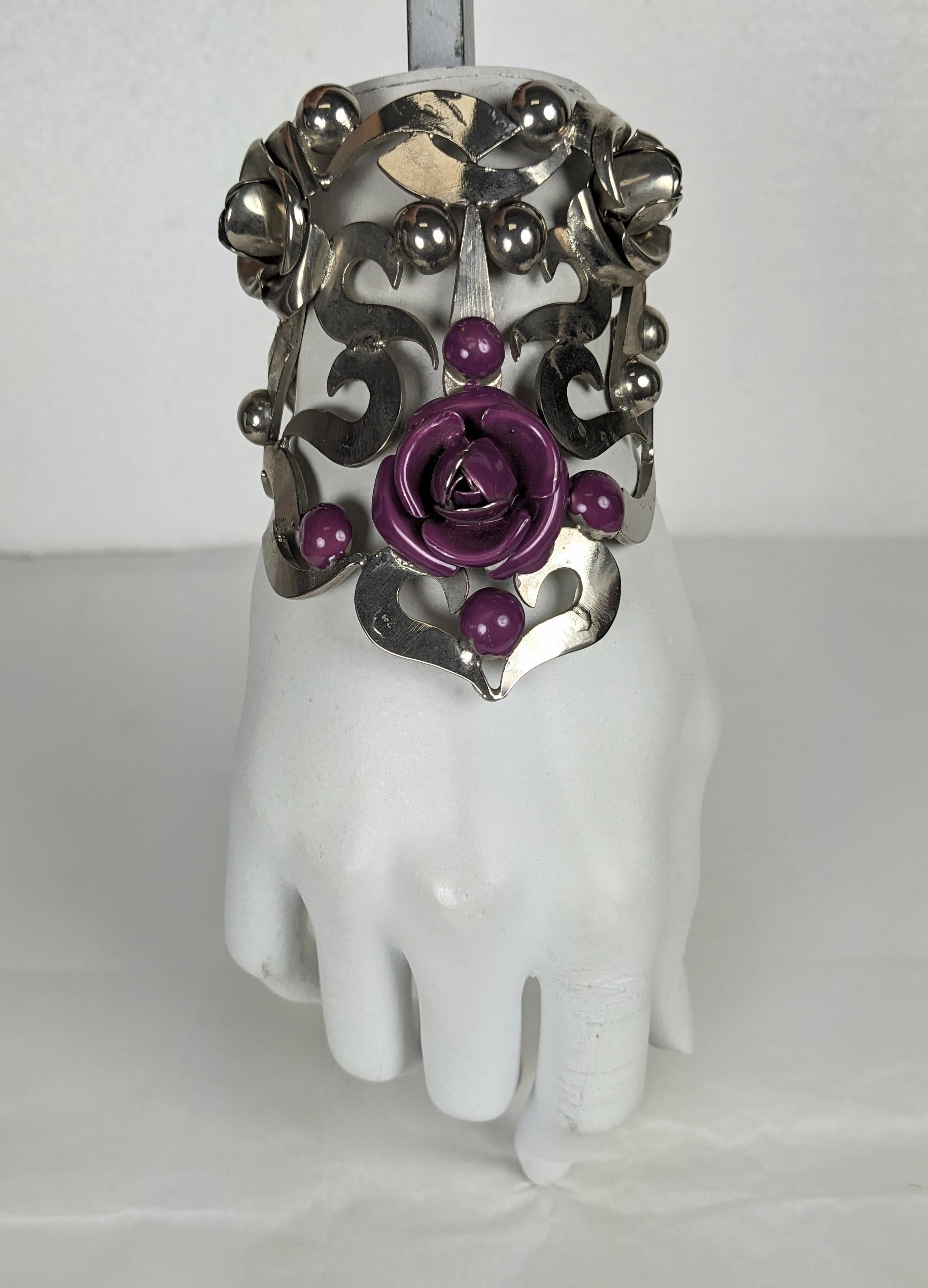 Bracciale floreale con smalto di Gianni Versace in vendita 4