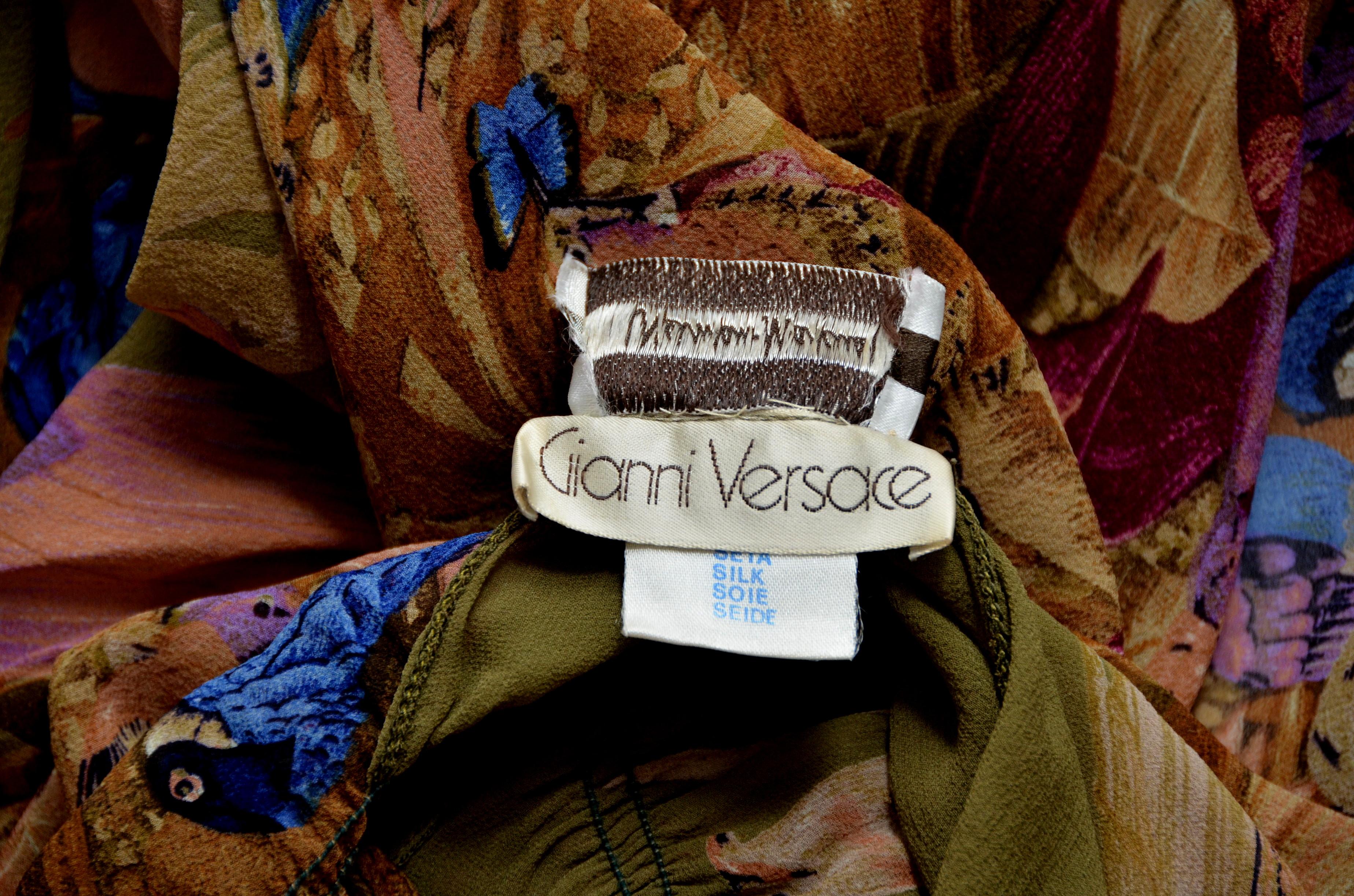 Gianni Versace   Fin des années 1970 Robe de perroquets de la jungle  Imprimé 100 % soie  Pour femmes en vente