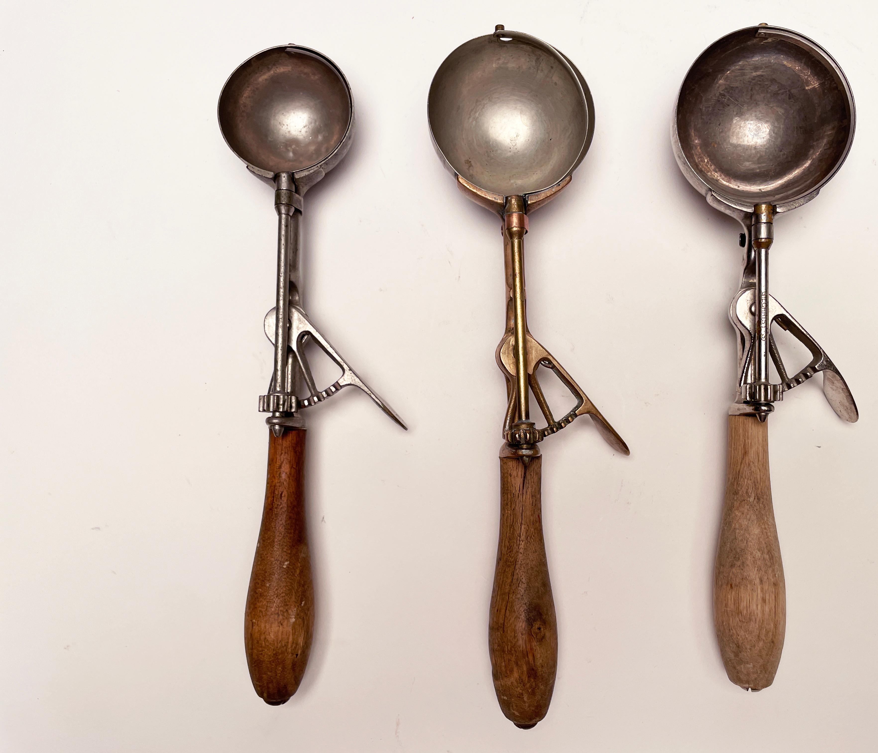 Early Gilchrist 31 Ice Cream Scoops (3) 1