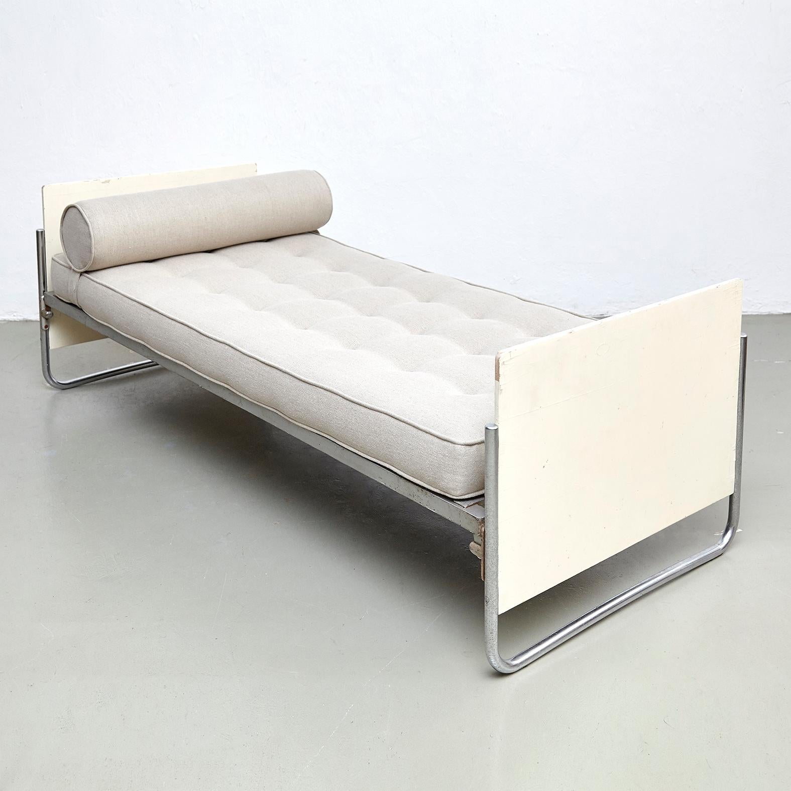 Dutch Early Gispen Mid-Century Modern Bauhaus Metal and Plywood Bed, circa 1930