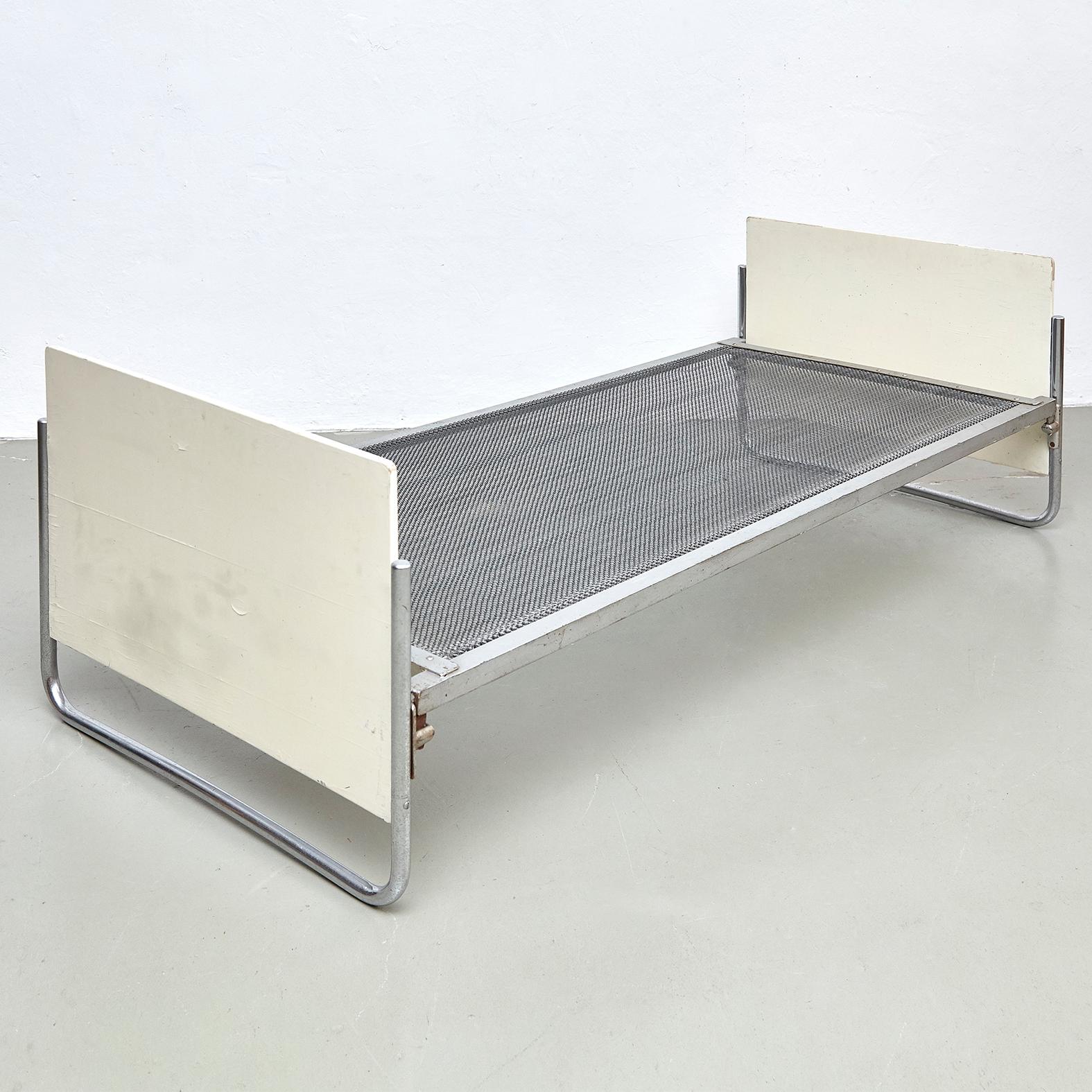 Early Gispen Mid-Century Modern Bauhaus Metal and Plywood Bed, circa 1930 In Good Condition In Barcelona, Barcelona