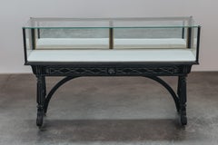 Présentoir de magasin en verre de France, vers 1950