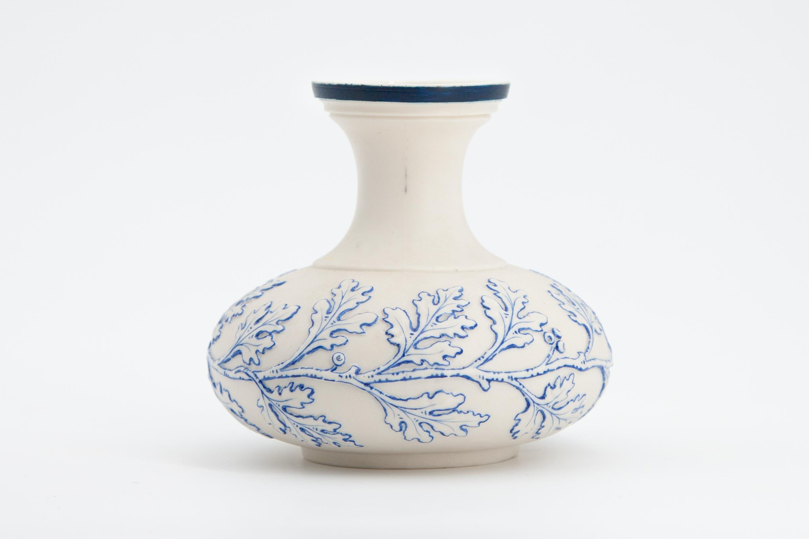 Peint à la main Vase en porcelaine de Worcester bleu et blanc « Early Grainger Worcester » en vente
