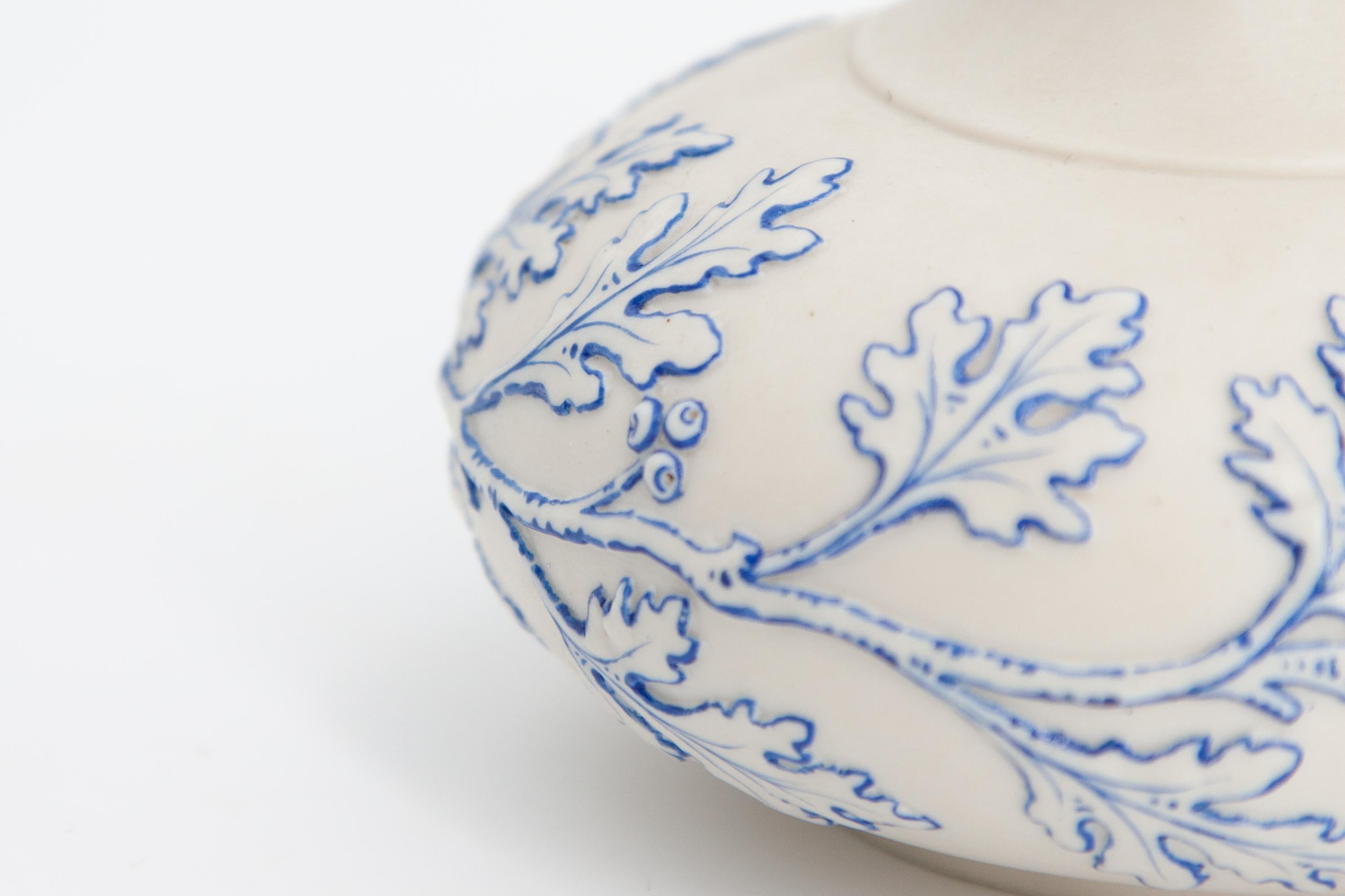 British Early Grainger Worcester Porcelain Blue and White Vase For Sale
