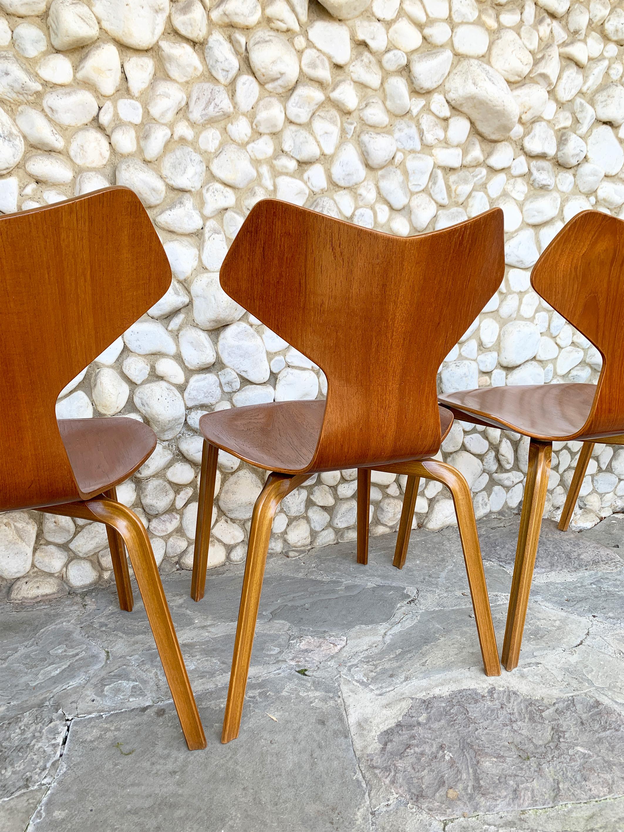 Early Grand Prix Dining Chairs in Teak, Arne Jacobsen for Fritz Hansen Denmark For Sale 7