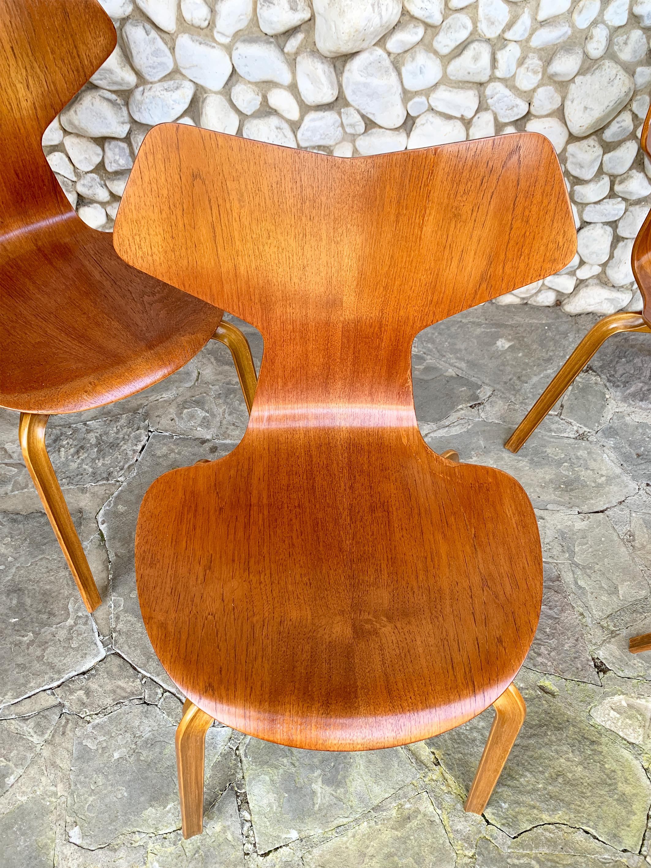 Early Grand Prix Dining Chairs in Teak, Arne Jacobsen for Fritz Hansen Denmark For Sale 8