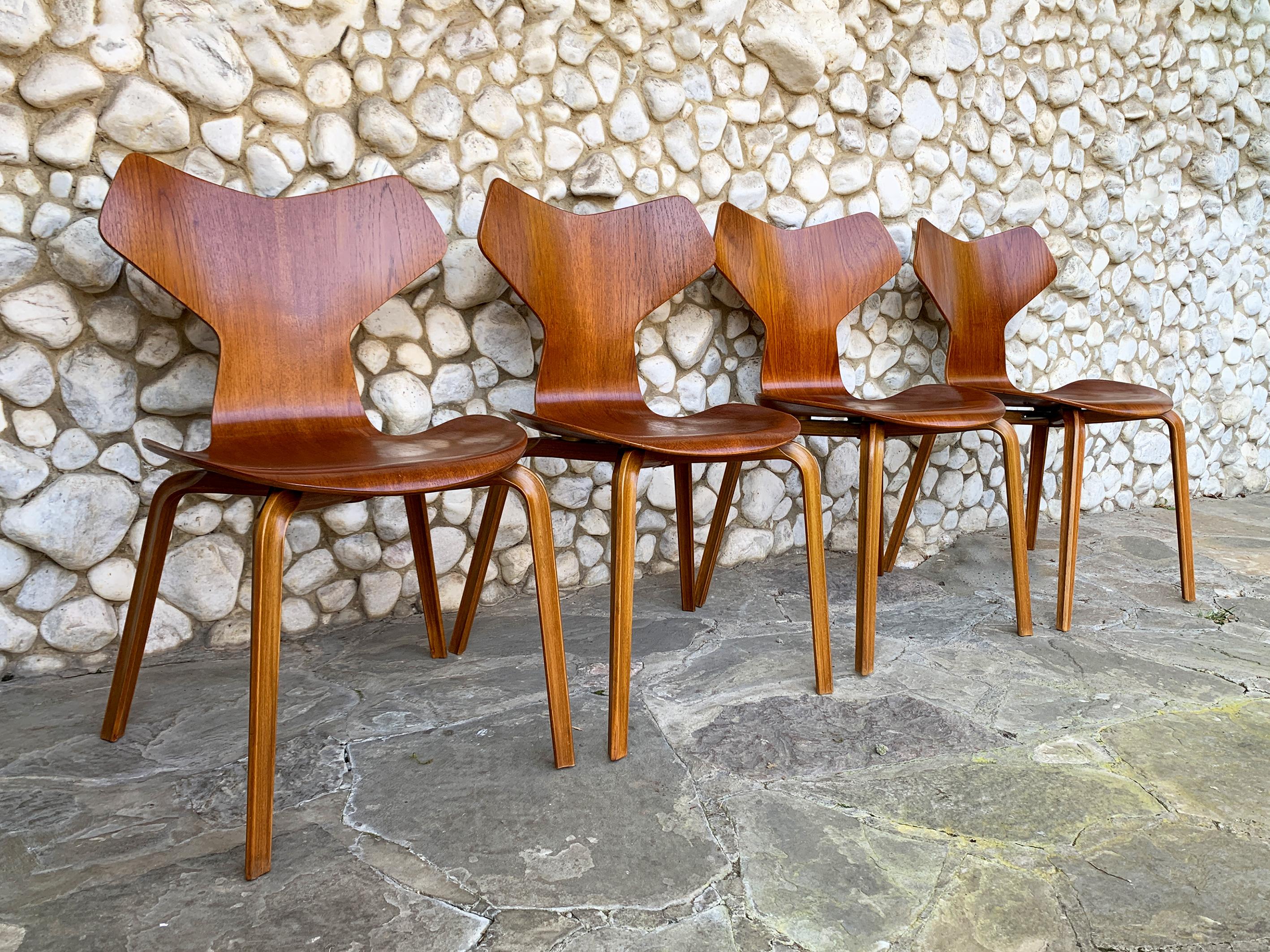 20th Century Early Grand Prix Dining Chairs in Teak, Arne Jacobsen for Fritz Hansen Denmark For Sale