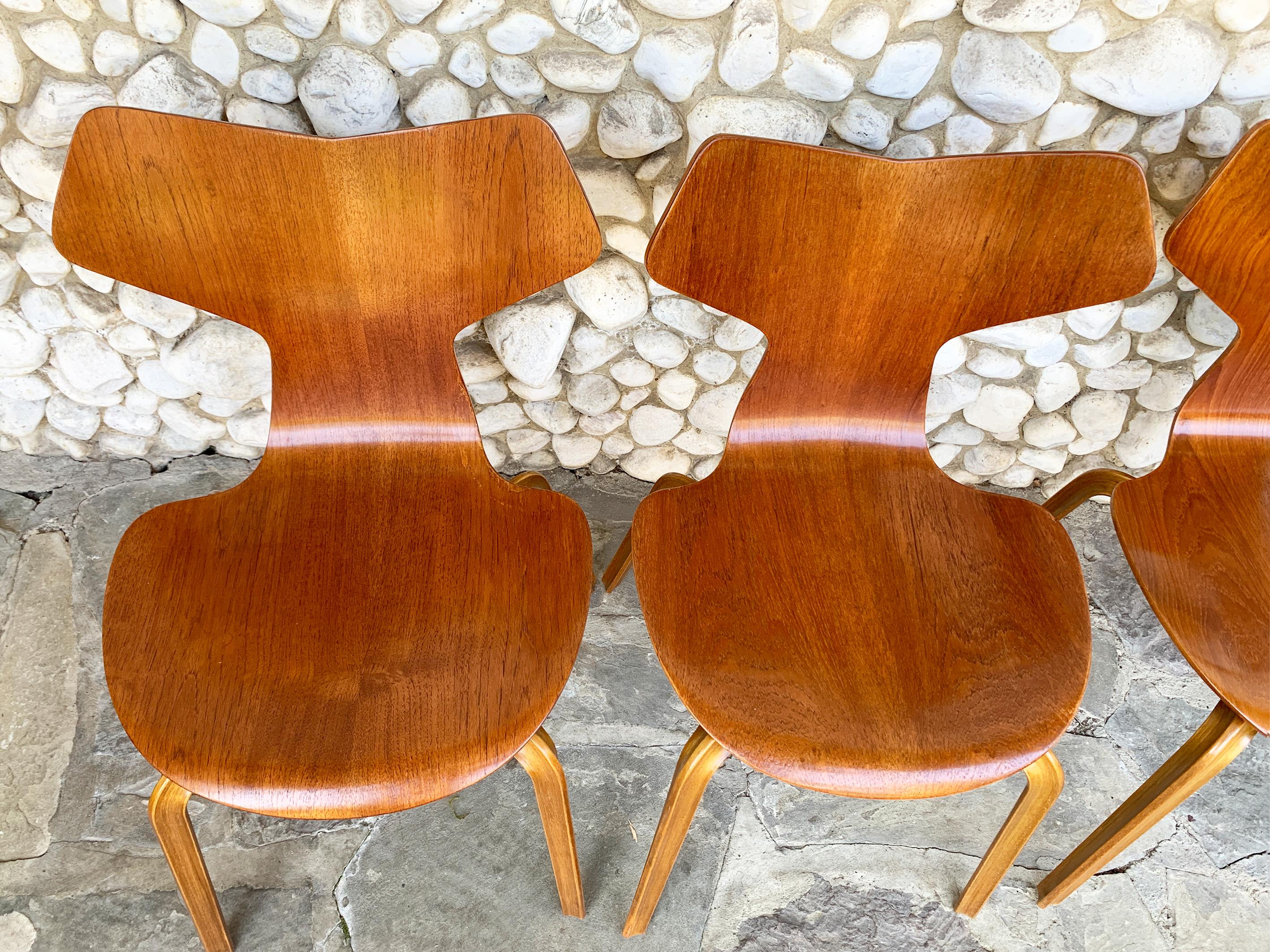 Early Grand Prix Dining Chairs in Teak, Arne Jacobsen for Fritz Hansen Denmark For Sale 1