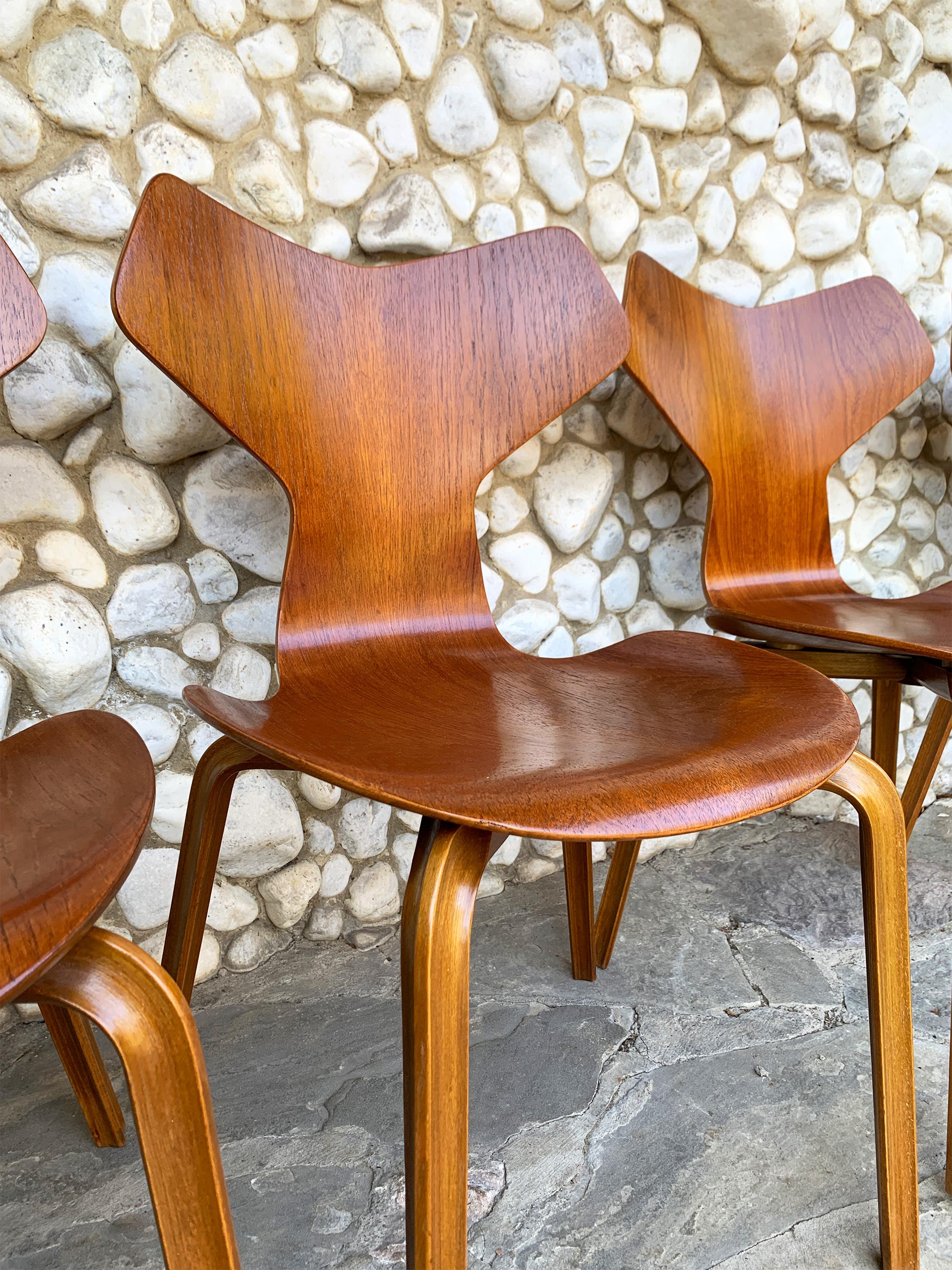 Early Grand Prix Dining Chairs in Teak, Arne Jacobsen for Fritz Hansen Denmark For Sale 3