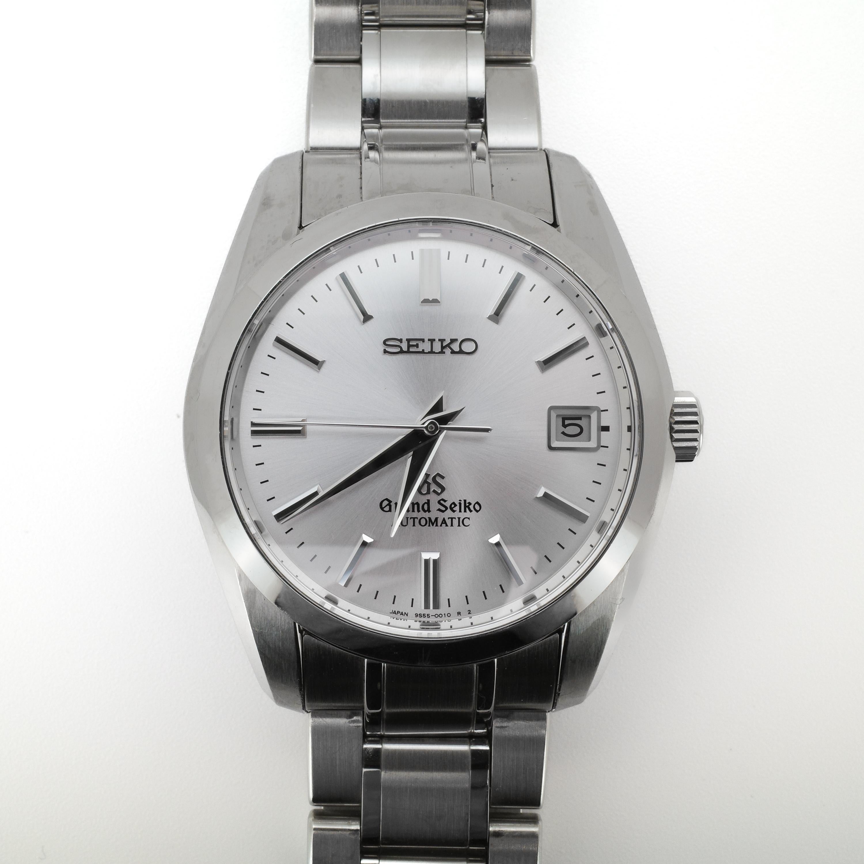 Grand Seiko 9S55 Automatique avec dos en médaillon de lion, certificat complet, Exc. Bon état - En vente à Northampton, MA