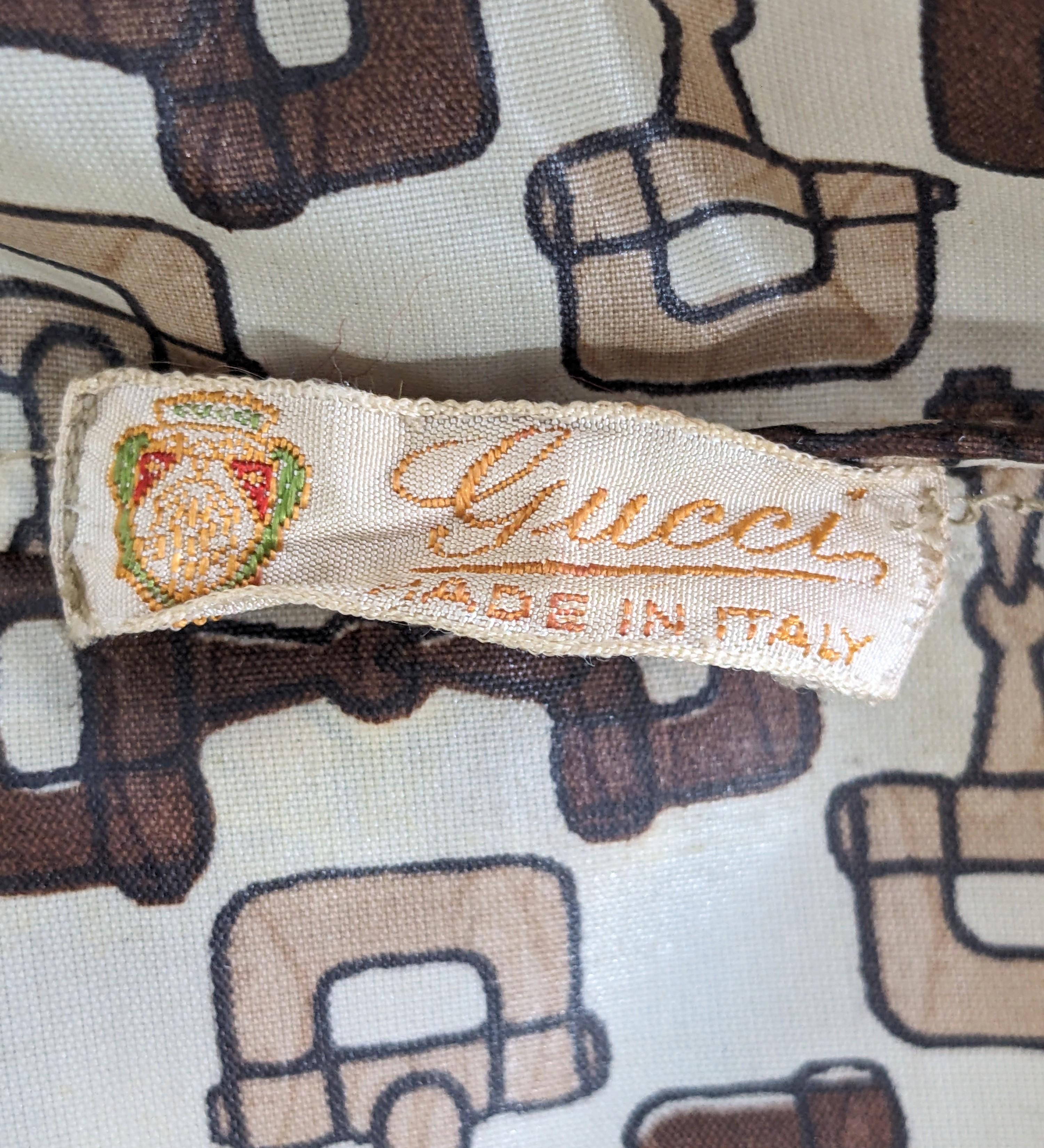 Früher Gucci Regenmantel mit Pferde Bit Logo bedruckt im Angebot 7