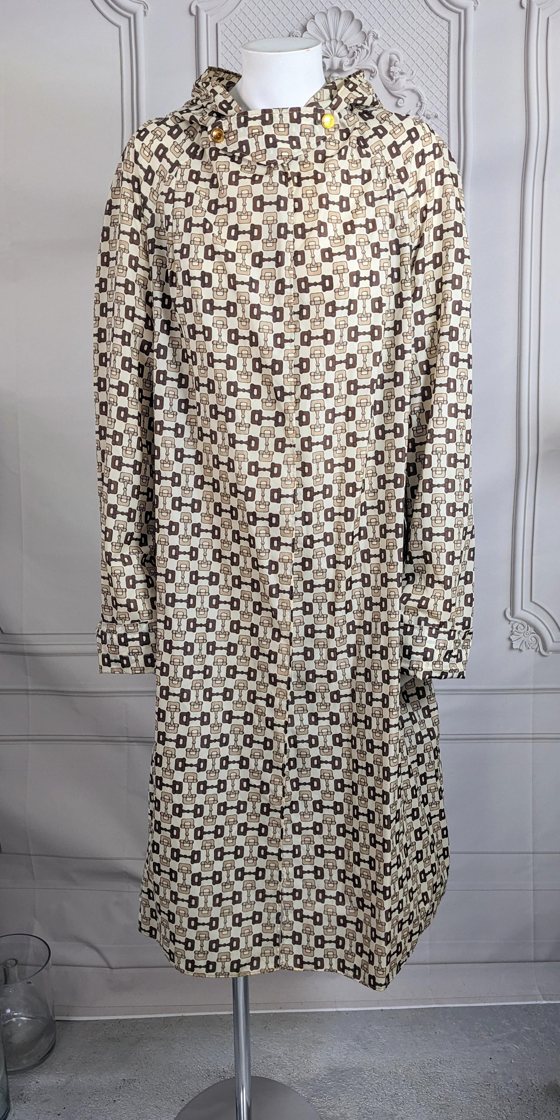 Früher Gucci Regenmantel mit Pferde Bit Logo bedruckt für Damen oder Herren im Angebot