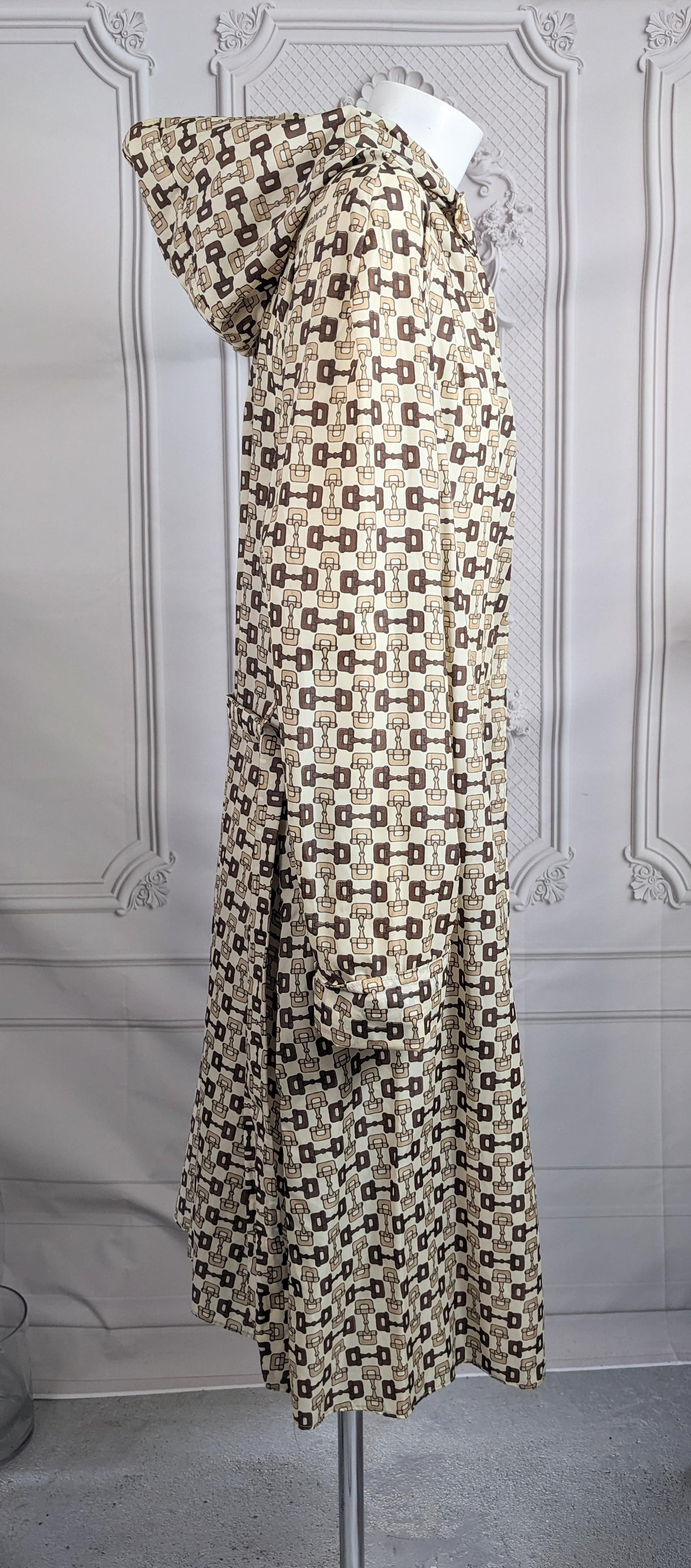 Früher Gucci Regenmantel mit Pferde Bit Logo bedruckt im Angebot 4