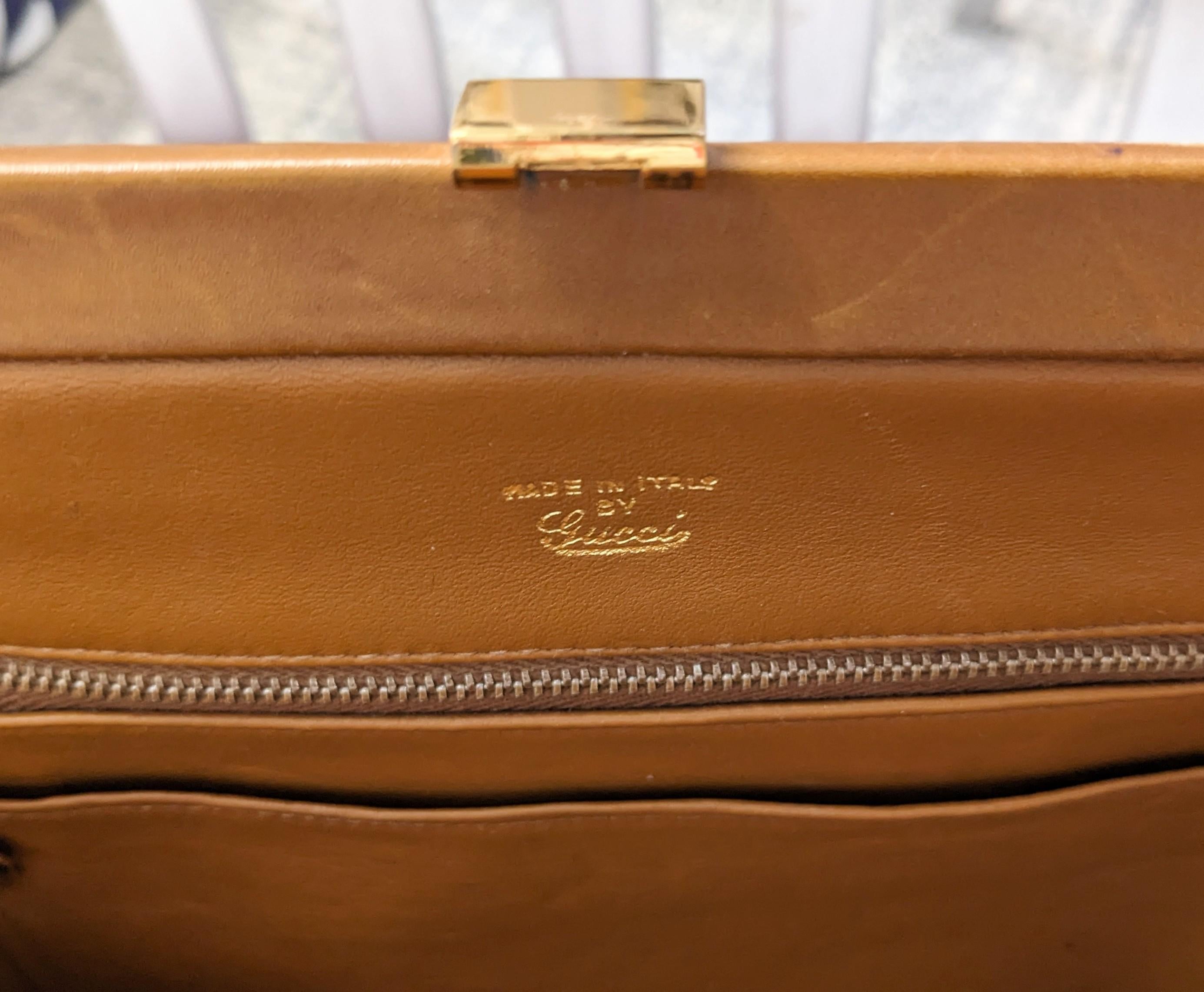 Early Gucci Logo Caramel Leather Shoulder Bag en vente 6