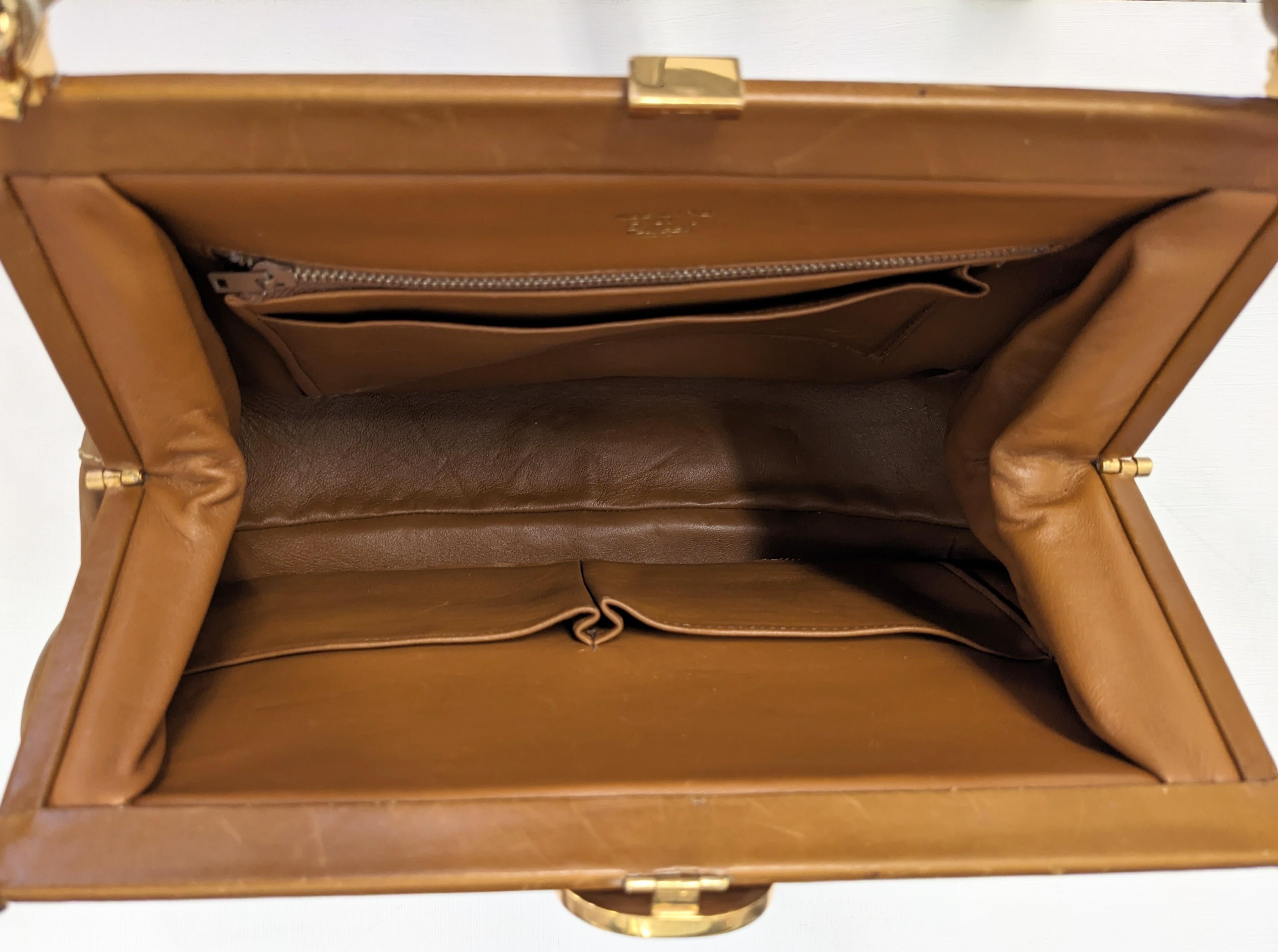 Early Gucci Logo Caramel Leather Shoulder Bag en vente 7