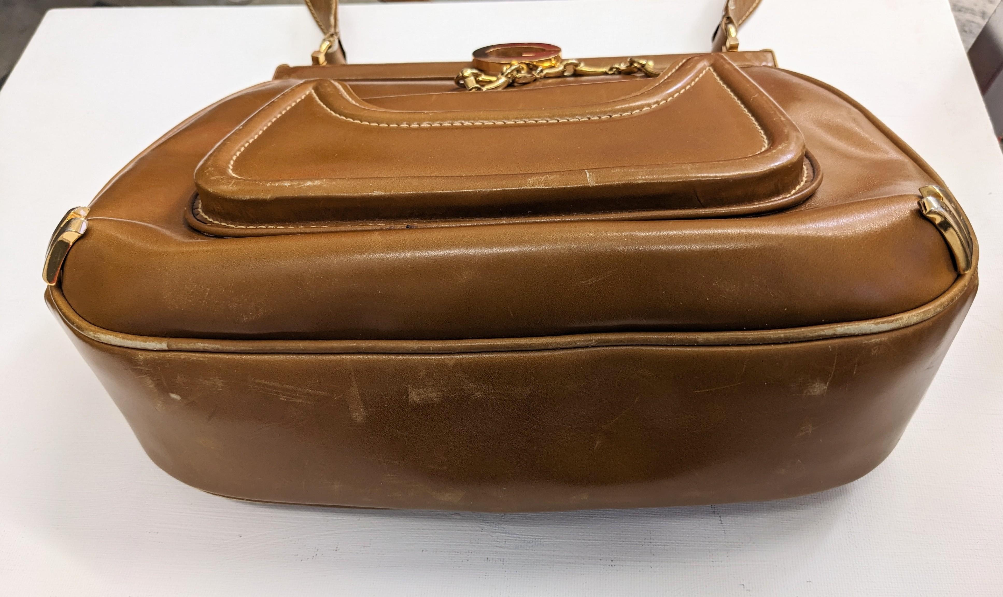 Early Gucci Logo Caramel Leather Shoulder Bag en vente 4