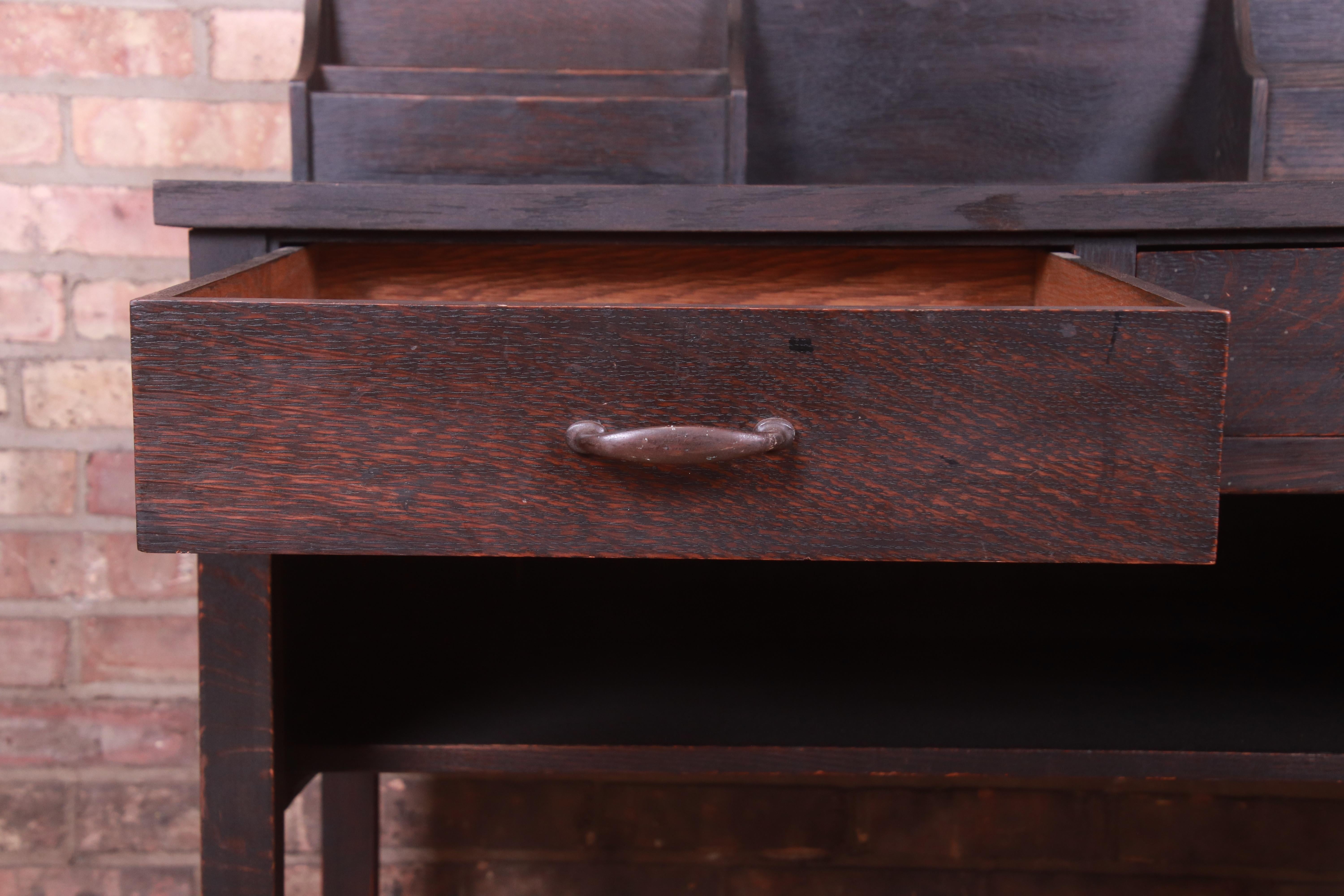 Scrivania di Gustav Stickley in Oak Mission Arts & Crafts, ebanizzata e di prima qualità in vendita 5