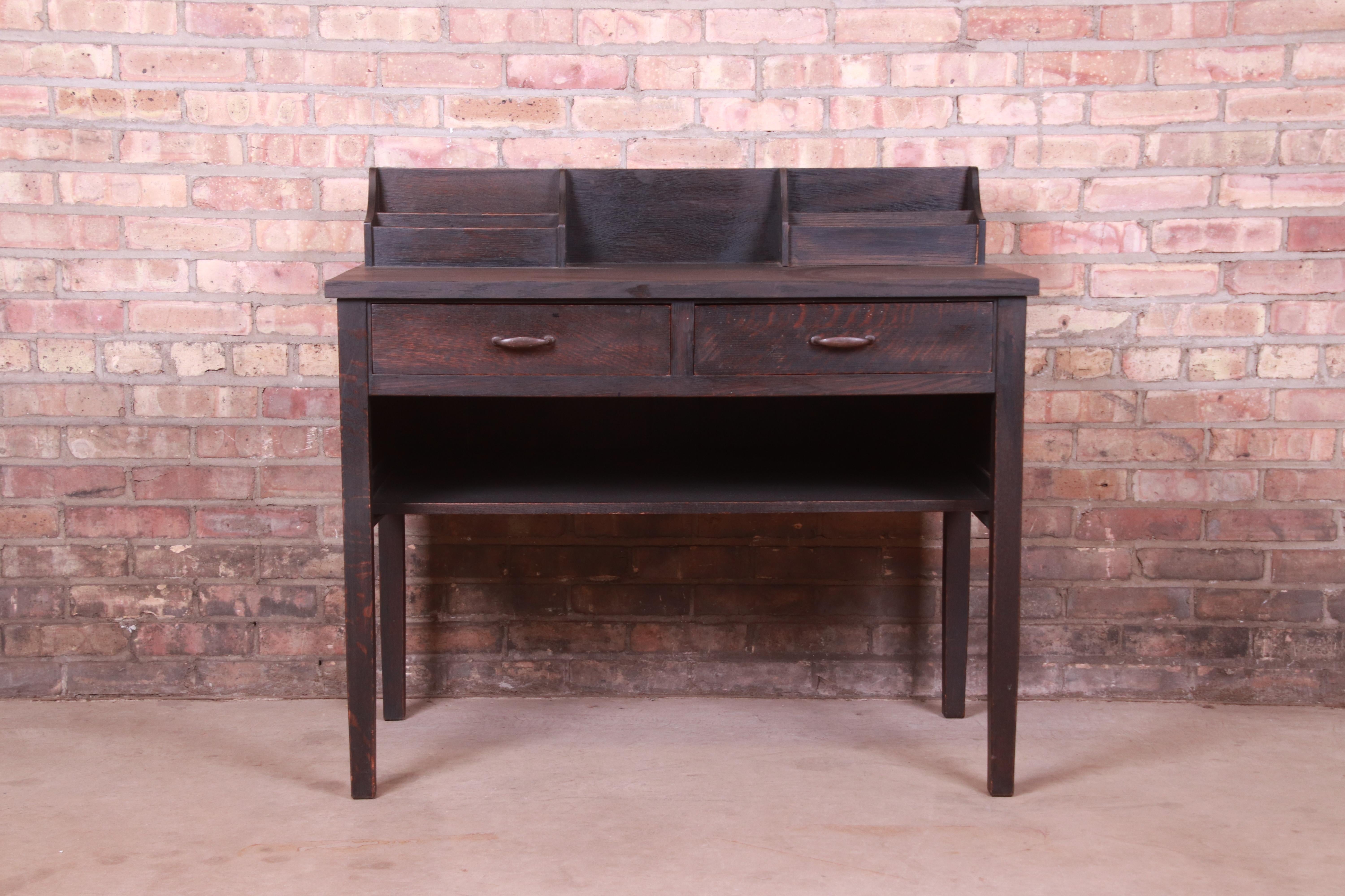 Americano Scrivania di Gustav Stickley in Oak Mission Arts & Crafts, ebanizzata e di prima qualità in vendita