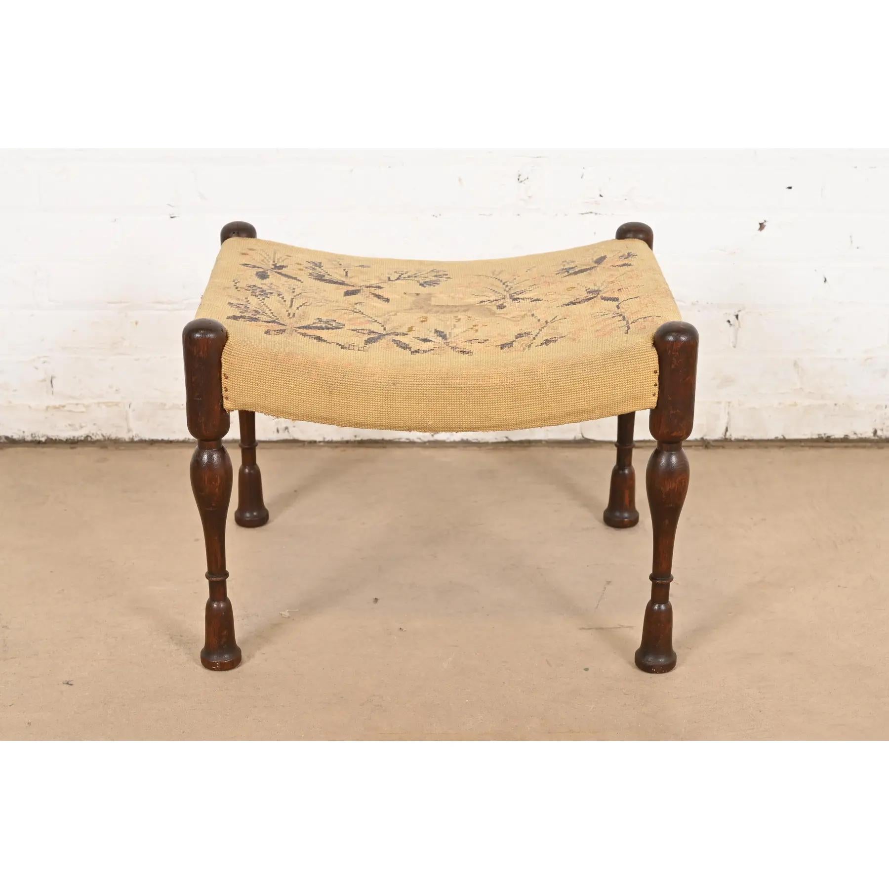 Un raro ed eccezionale sgabello o pouf antico Arts & Crafts

Di Gustav Stickley (n. 797 