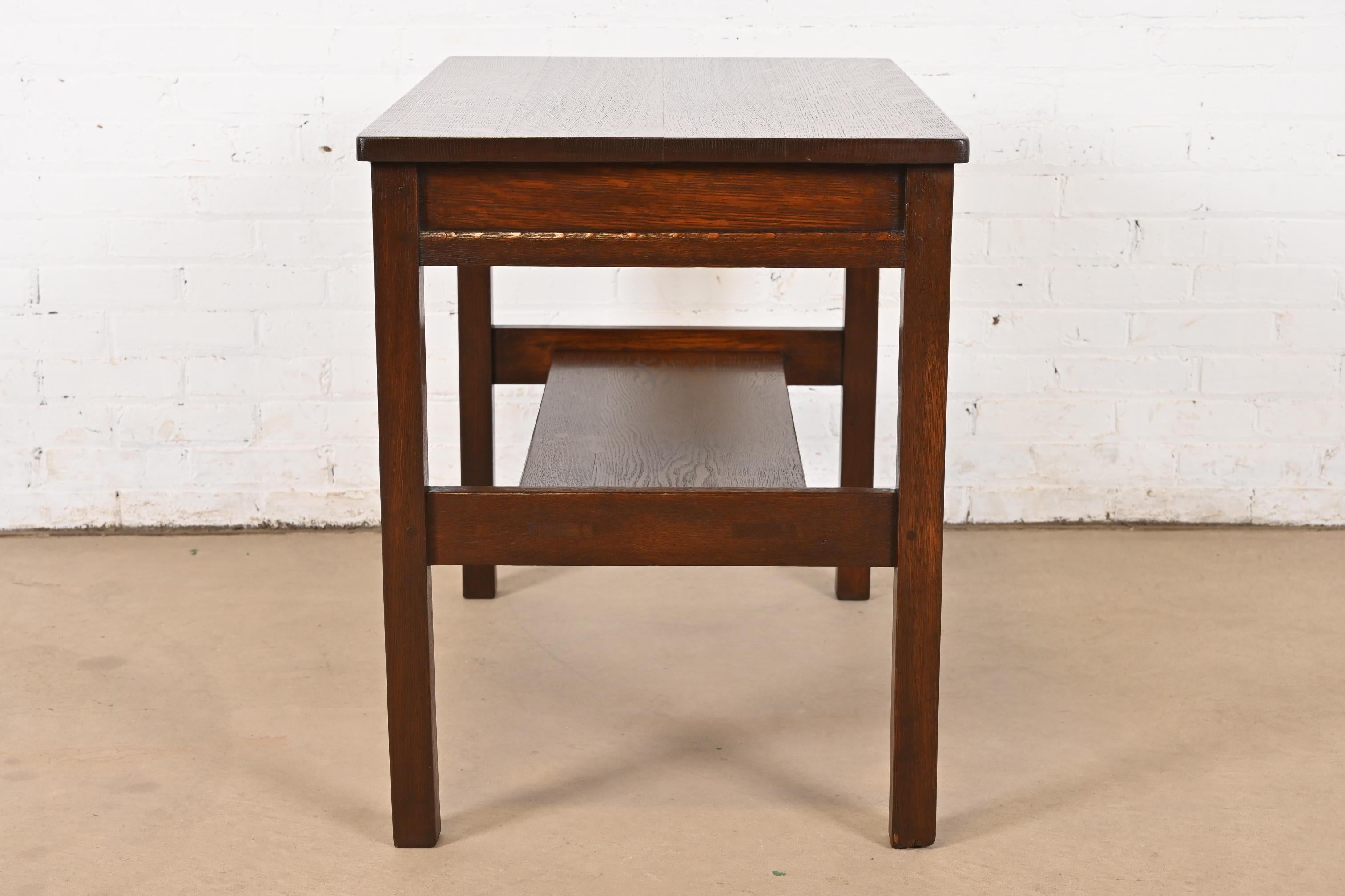 Früher Gustav Stickley Mission Eichenholz Arts & Crafts Schreibtisch oder Bibliothekstisch im Angebot 4