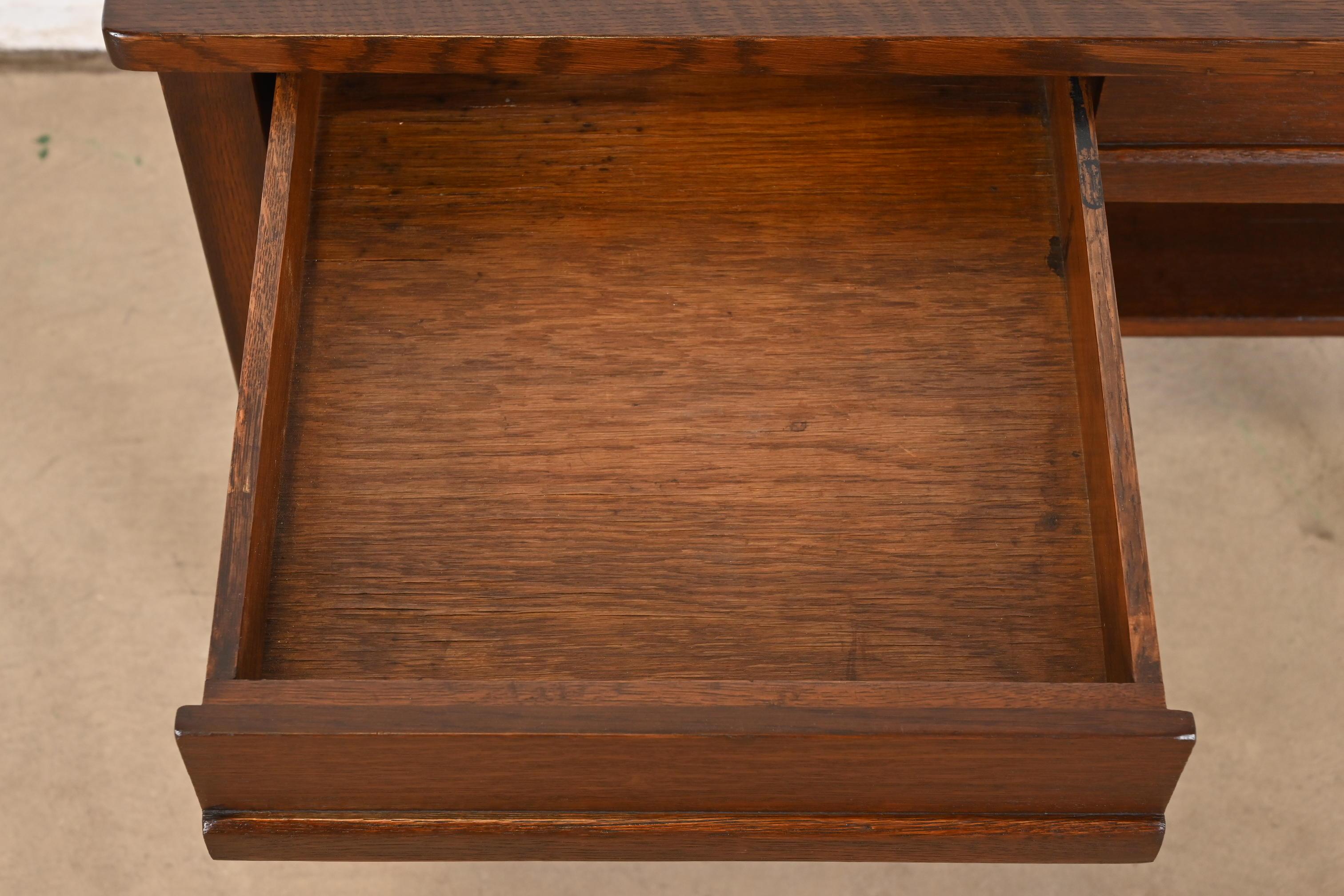 Früher Gustav Stickley Mission Eichenholz Arts & Crafts Schreibtisch oder Bibliothekstisch im Angebot 1